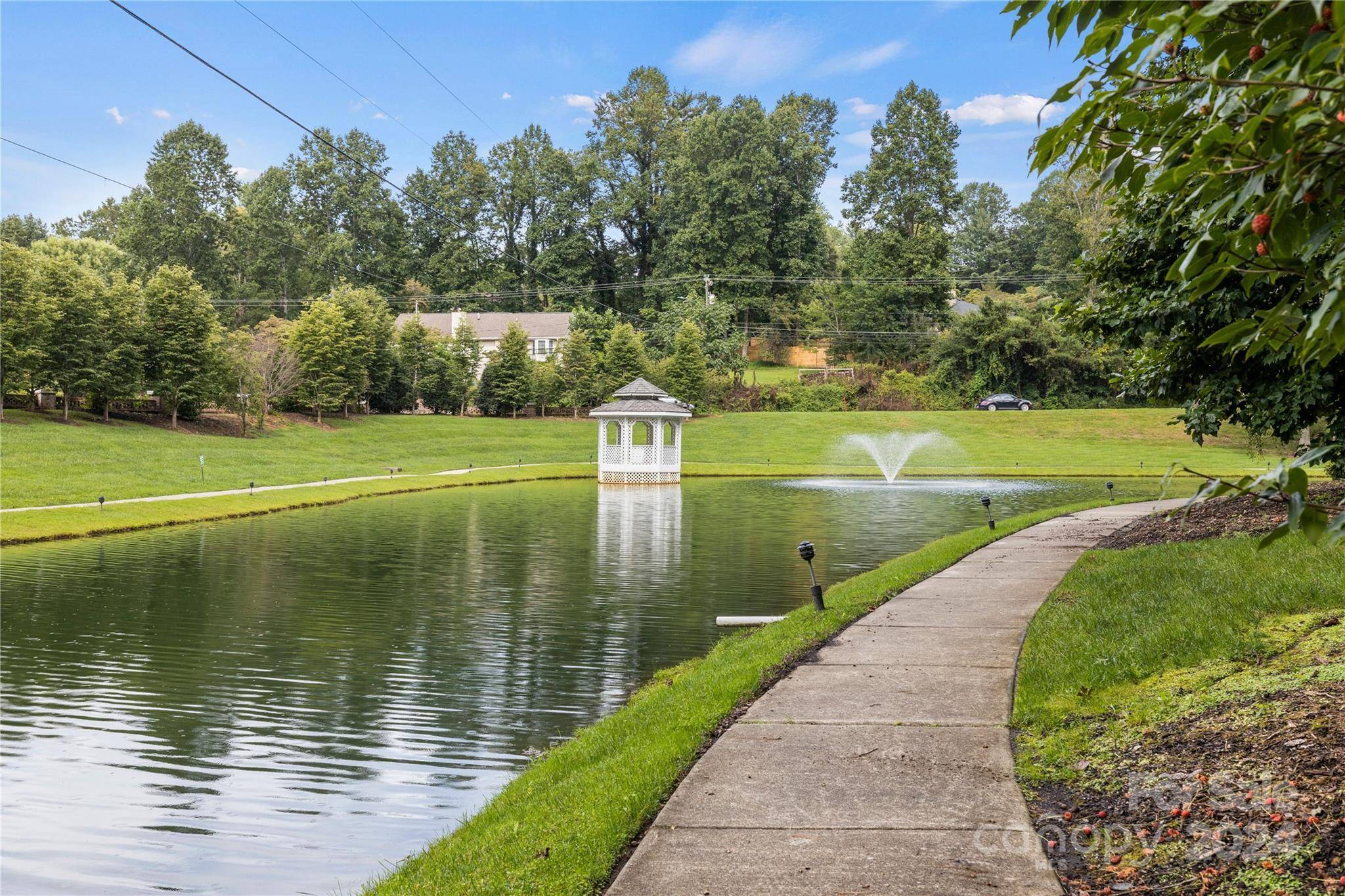 Hendersonville, NC 28791,101 Wood Owl CT