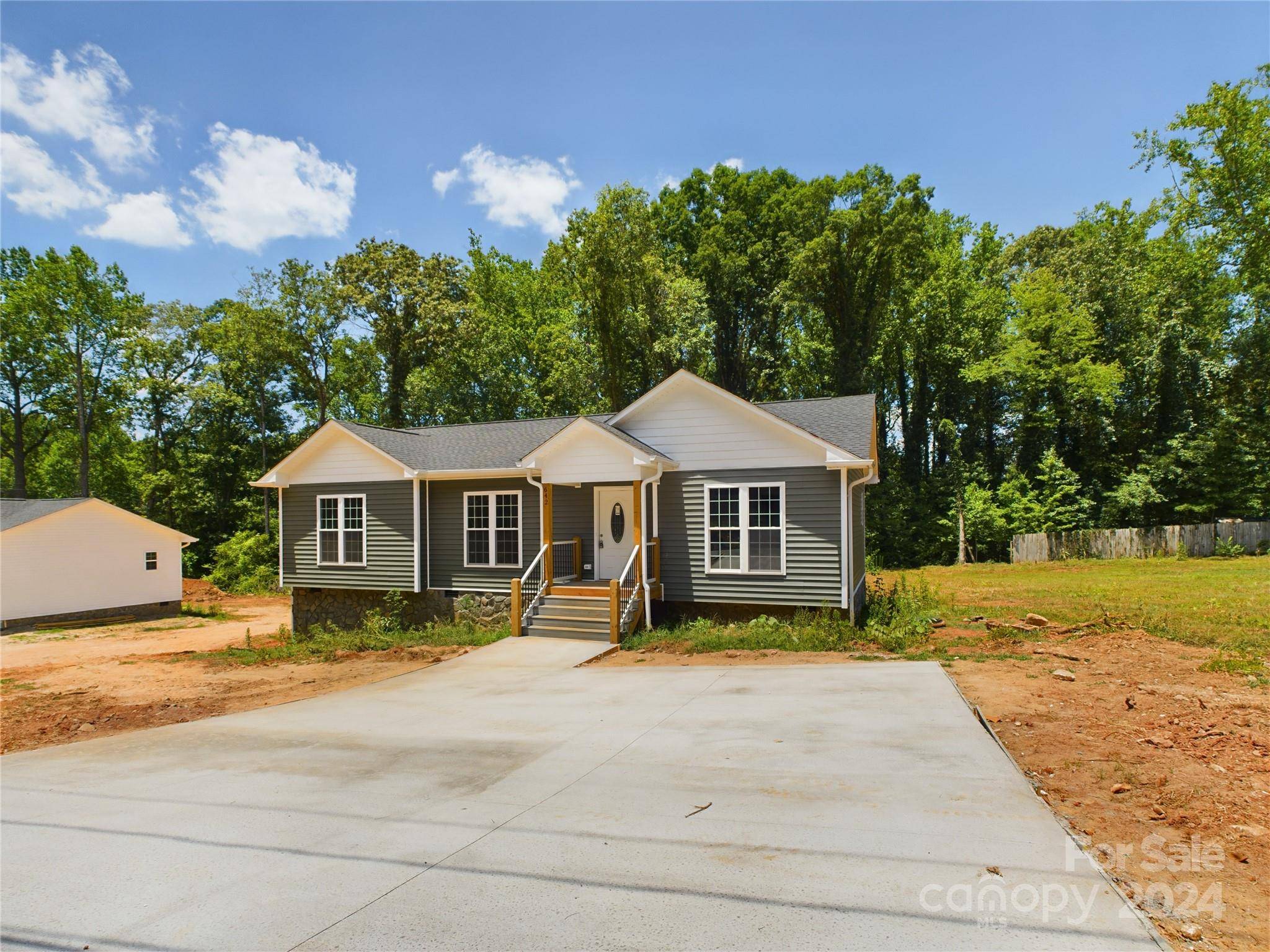 Newton, NC 28658,642 W 9th ST