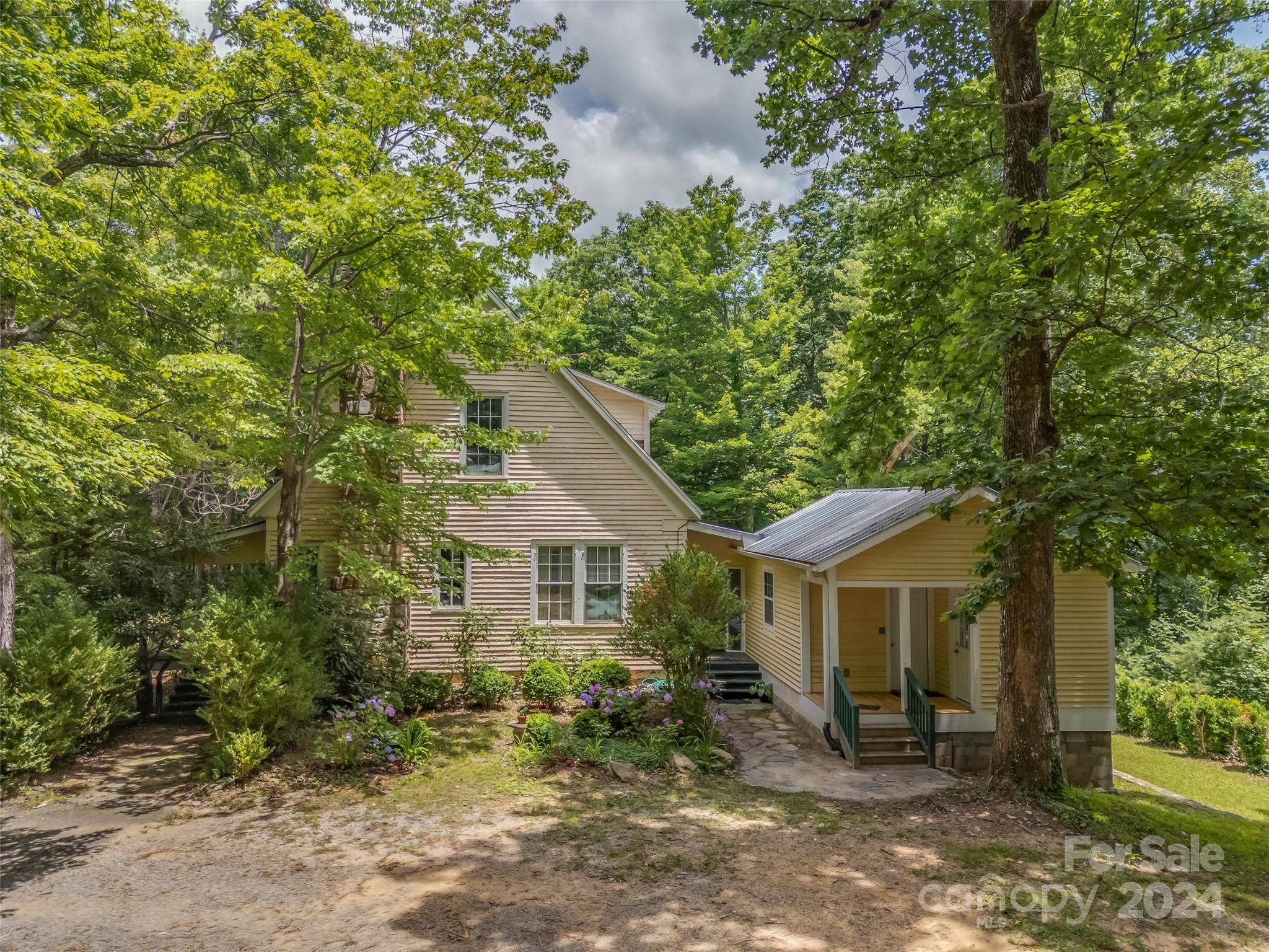 Saluda, NC 28773,443 Shand ST