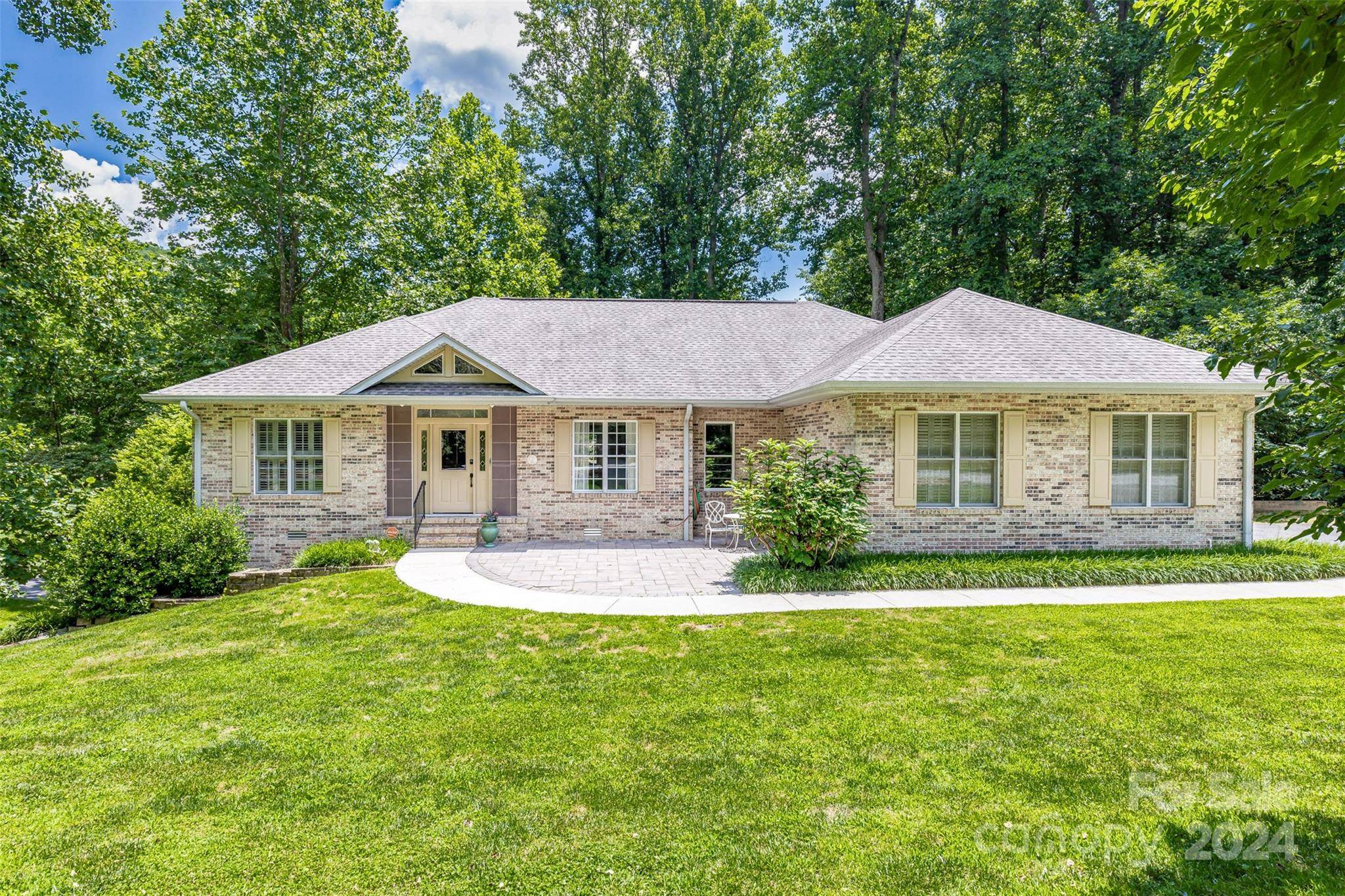 Hendersonville, NC 28791,308 Heathcote RD