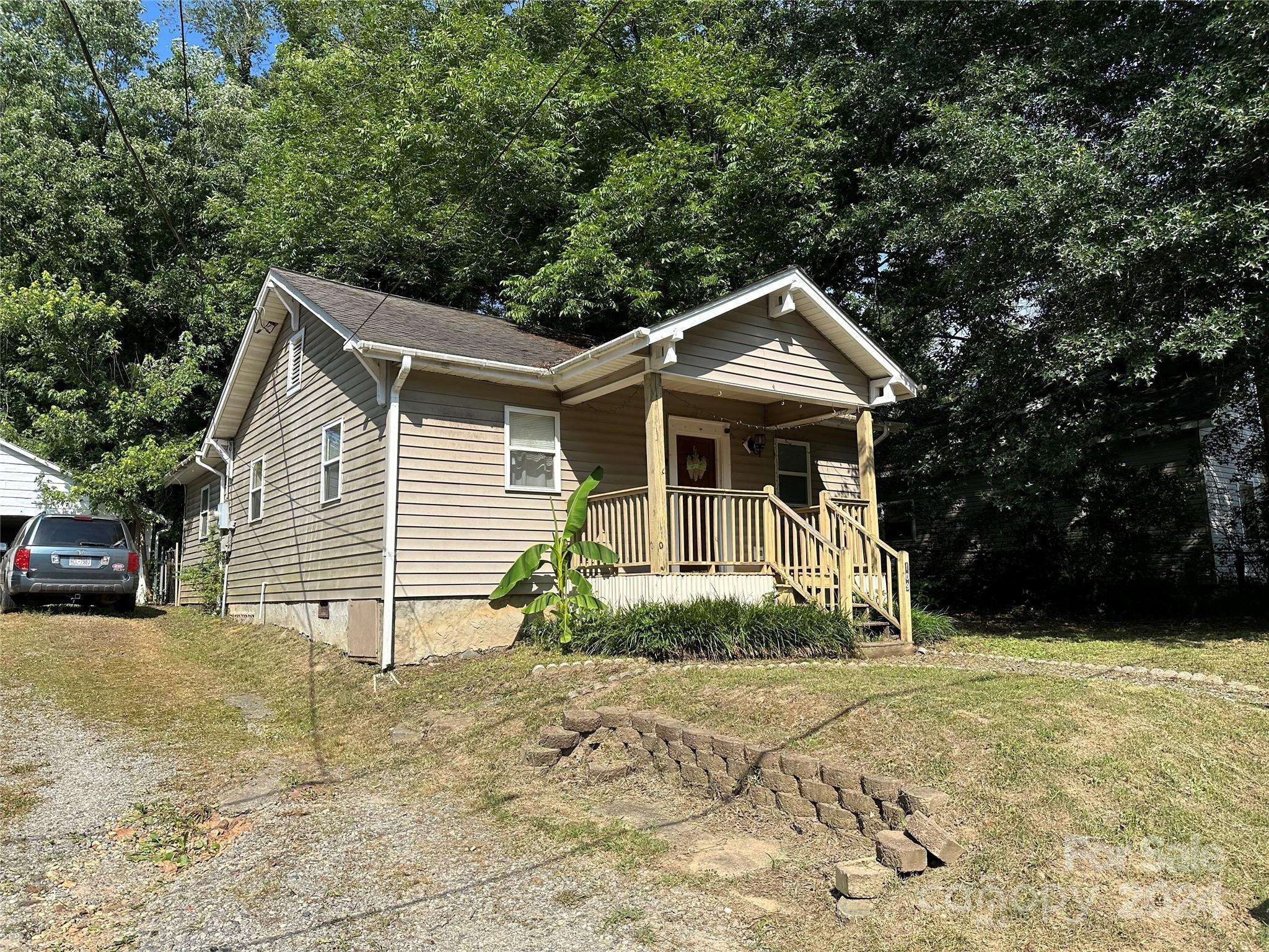 Lenoir, NC 28645,109 Hickory ST SW