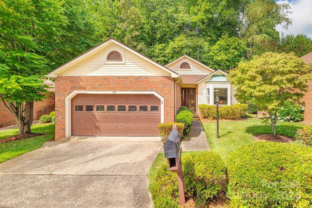 Hendersonville, NC 28791,124 Exeter CT