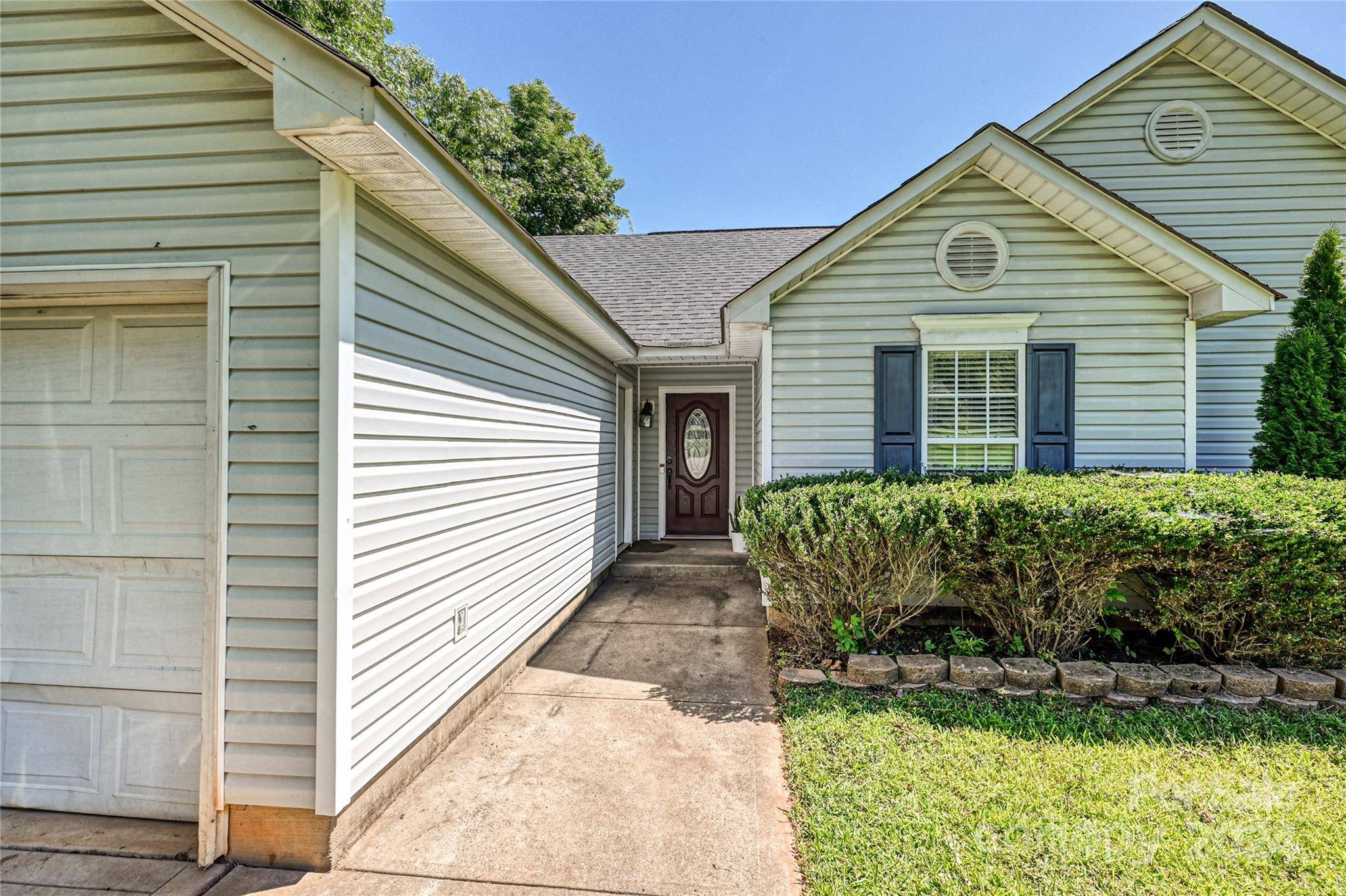 Matthews, NC 28104,705 White Oak LN