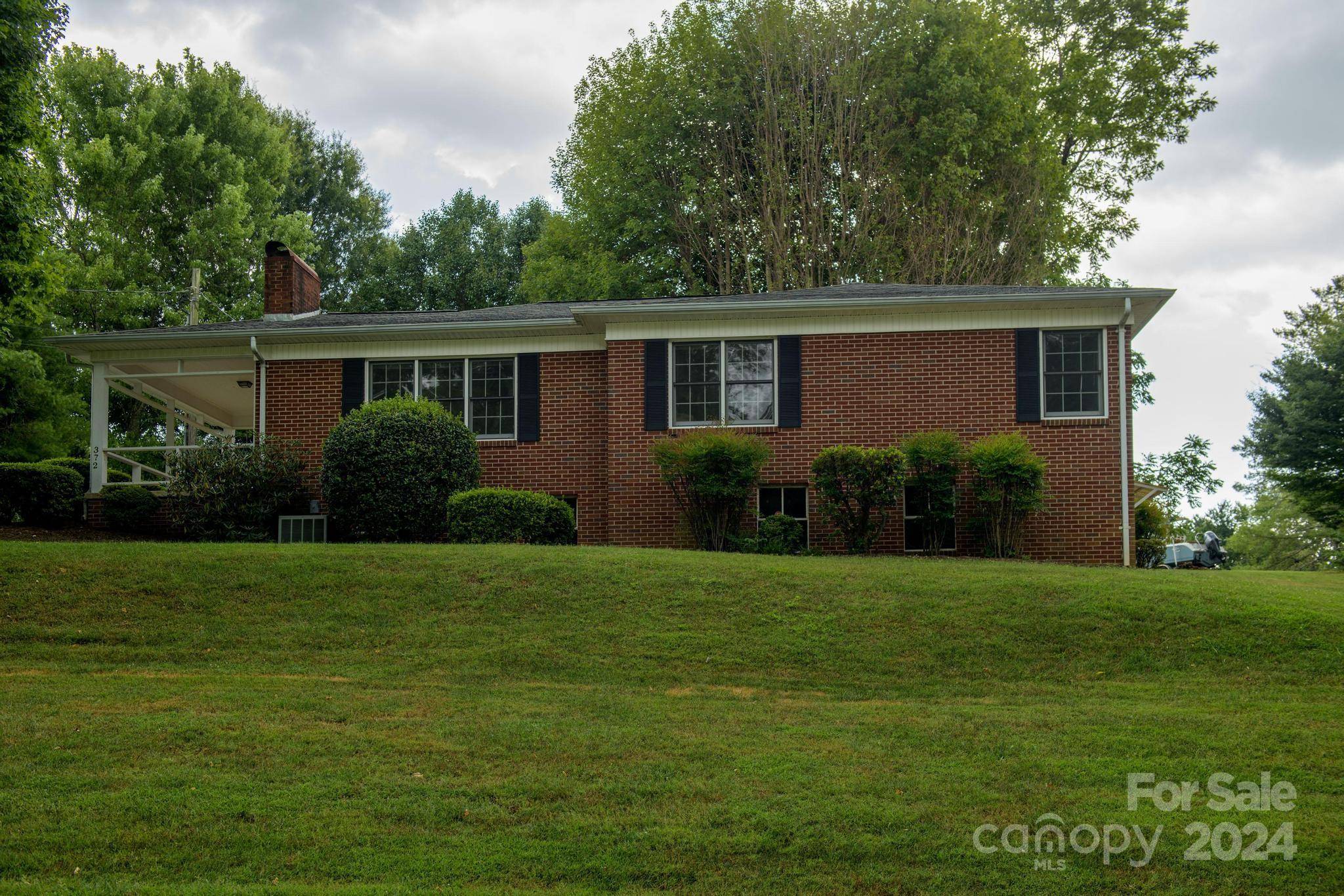 Lenoir, NC 28645,372 Eastover CIR