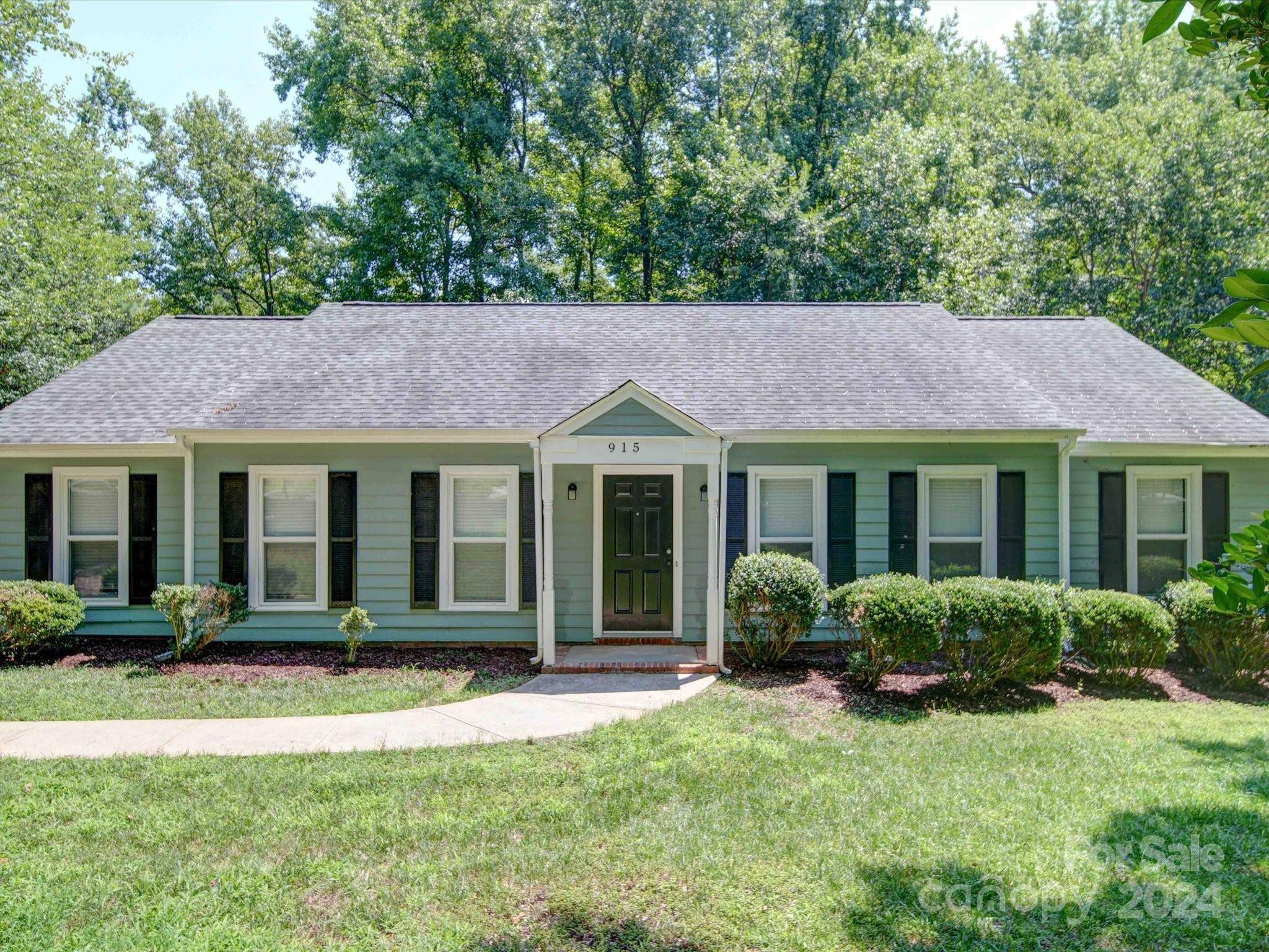 Matthews, NC 28105,915 Somersby LN