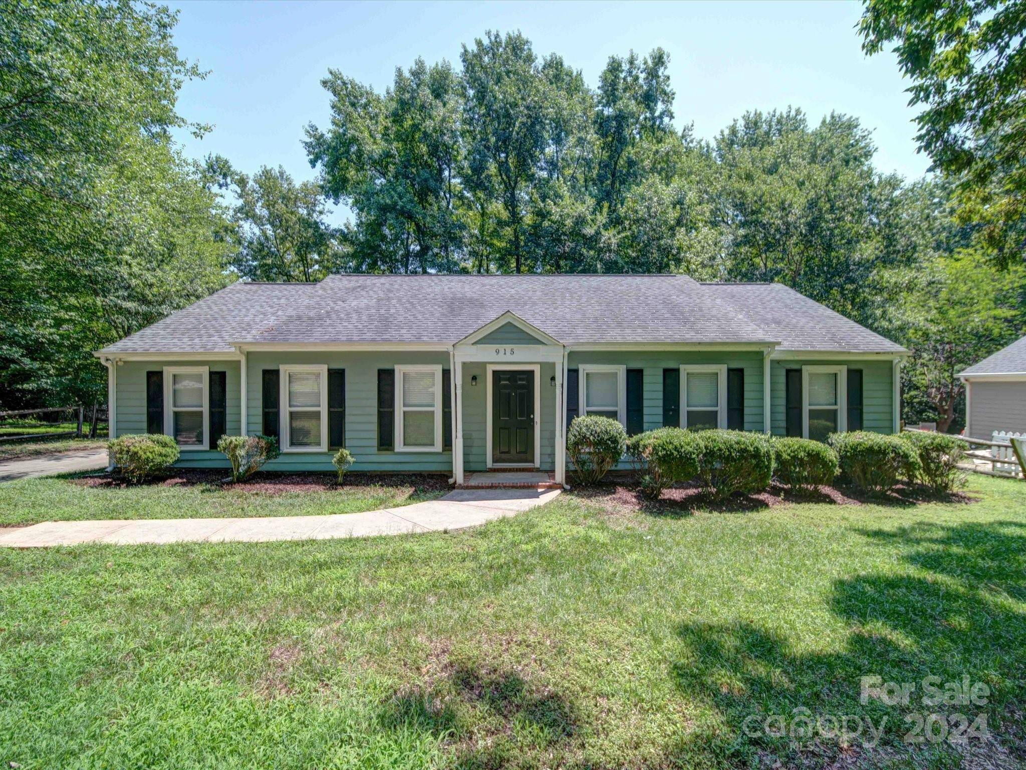 Matthews, NC 28105,915 Somersby LN