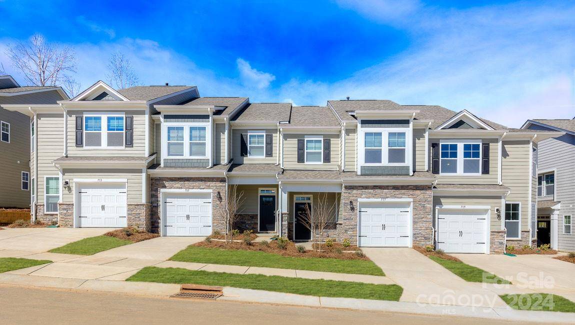 Hendersonville, NC 28792,288 Creekview RD