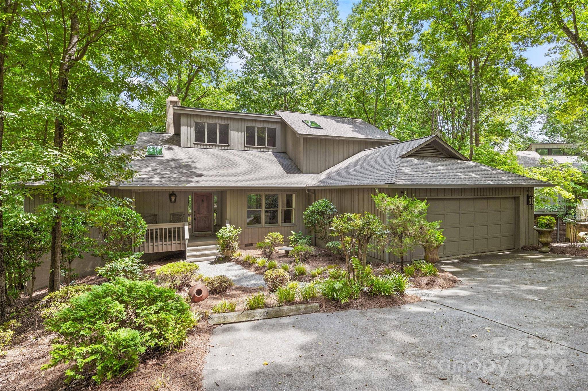 Lake Wylie, SC 29710,1 Heritage CT