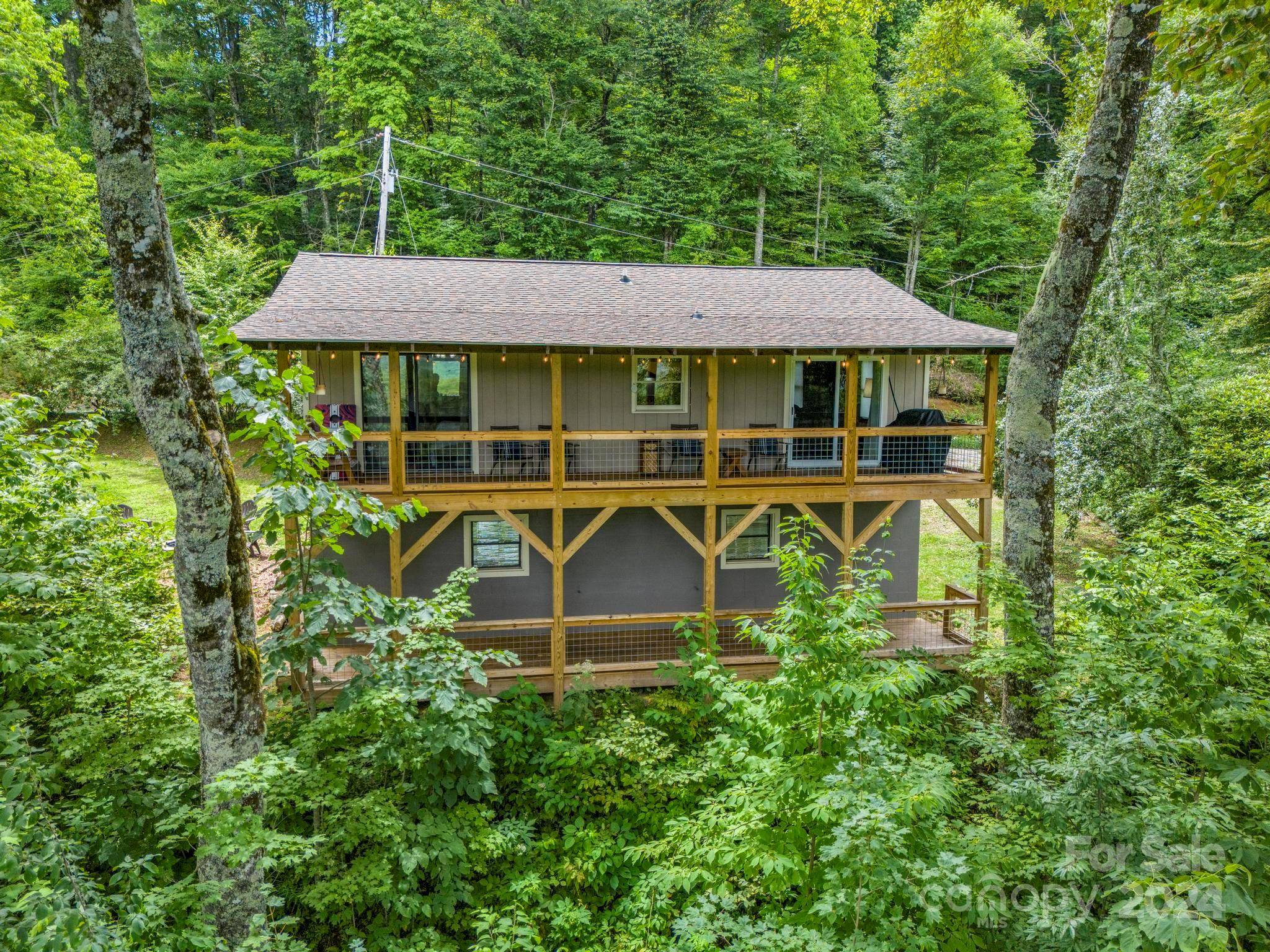 Maggie Valley, NC 28751,851 Spruce Flats RD