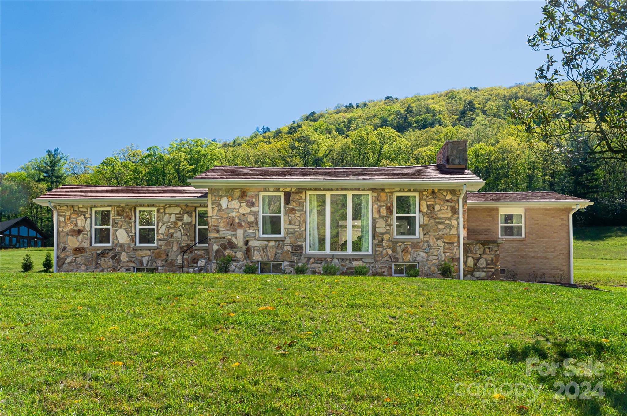 Hendersonville, NC 28792,103 Maynards WAY