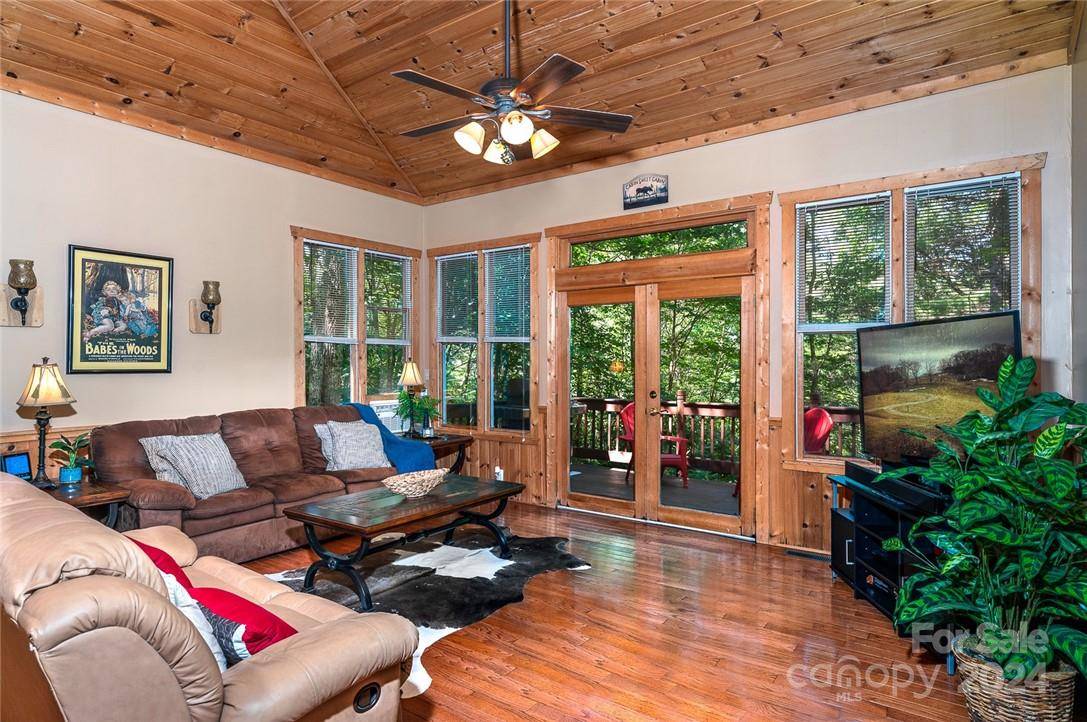 Beech Mountain, NC 28604,731 Pine Ridge RD