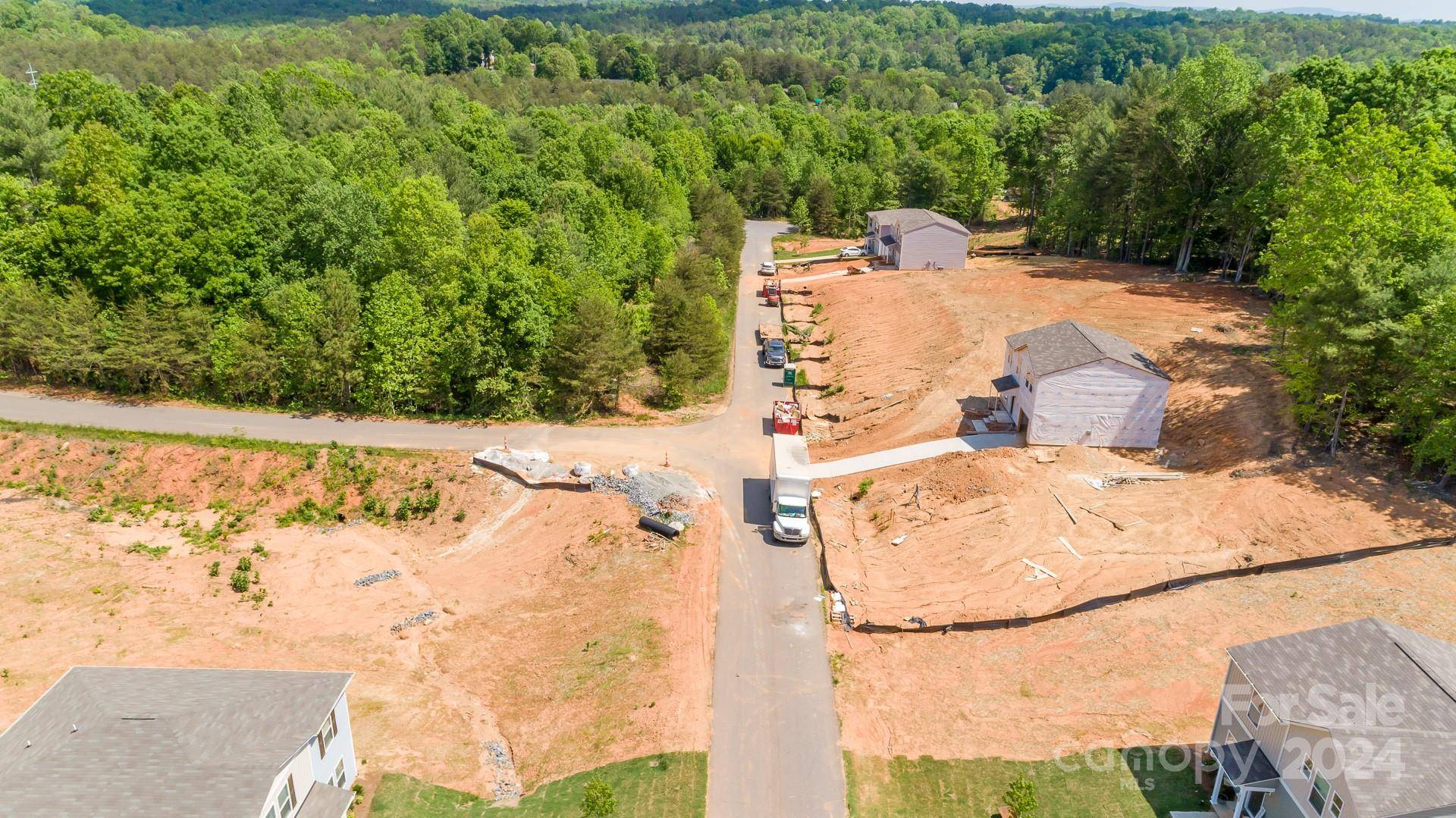 Hickory, NC 28601,2070 Country PL