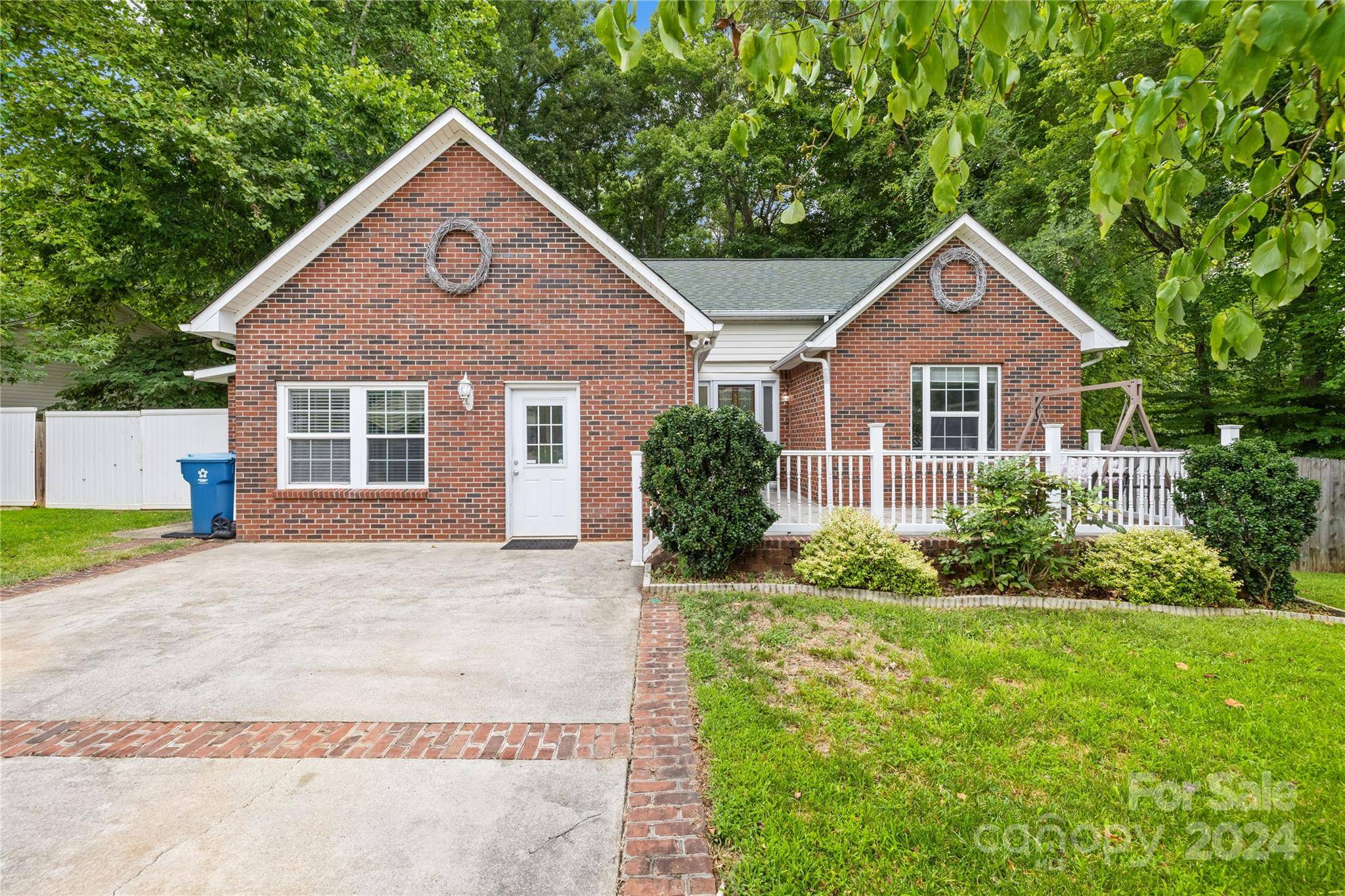 Mocksville, NC 27028,527 Mountview DR