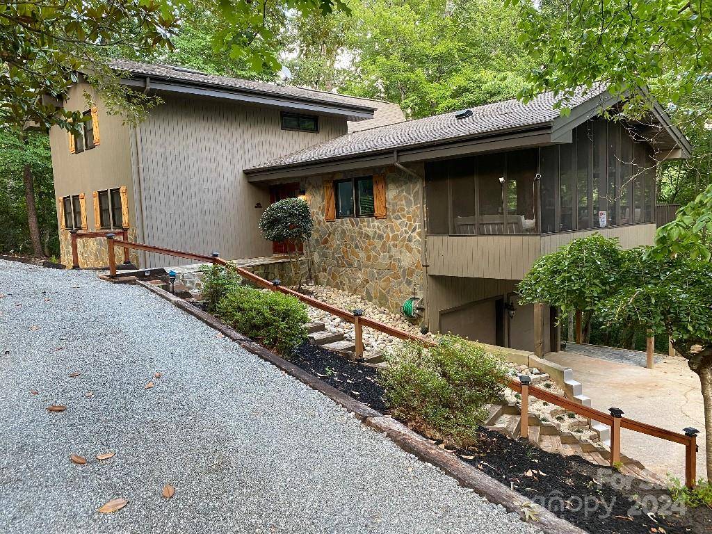 Lake Lure, NC 28746,394 Jonathan LN