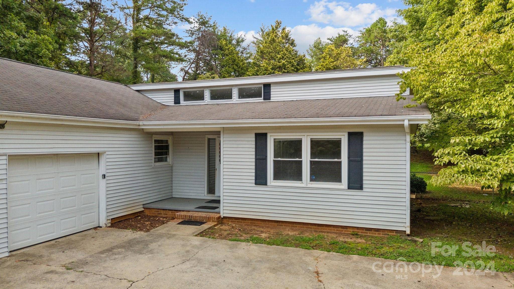 Yadkinville, NC 27055,308 Pine Valley DR