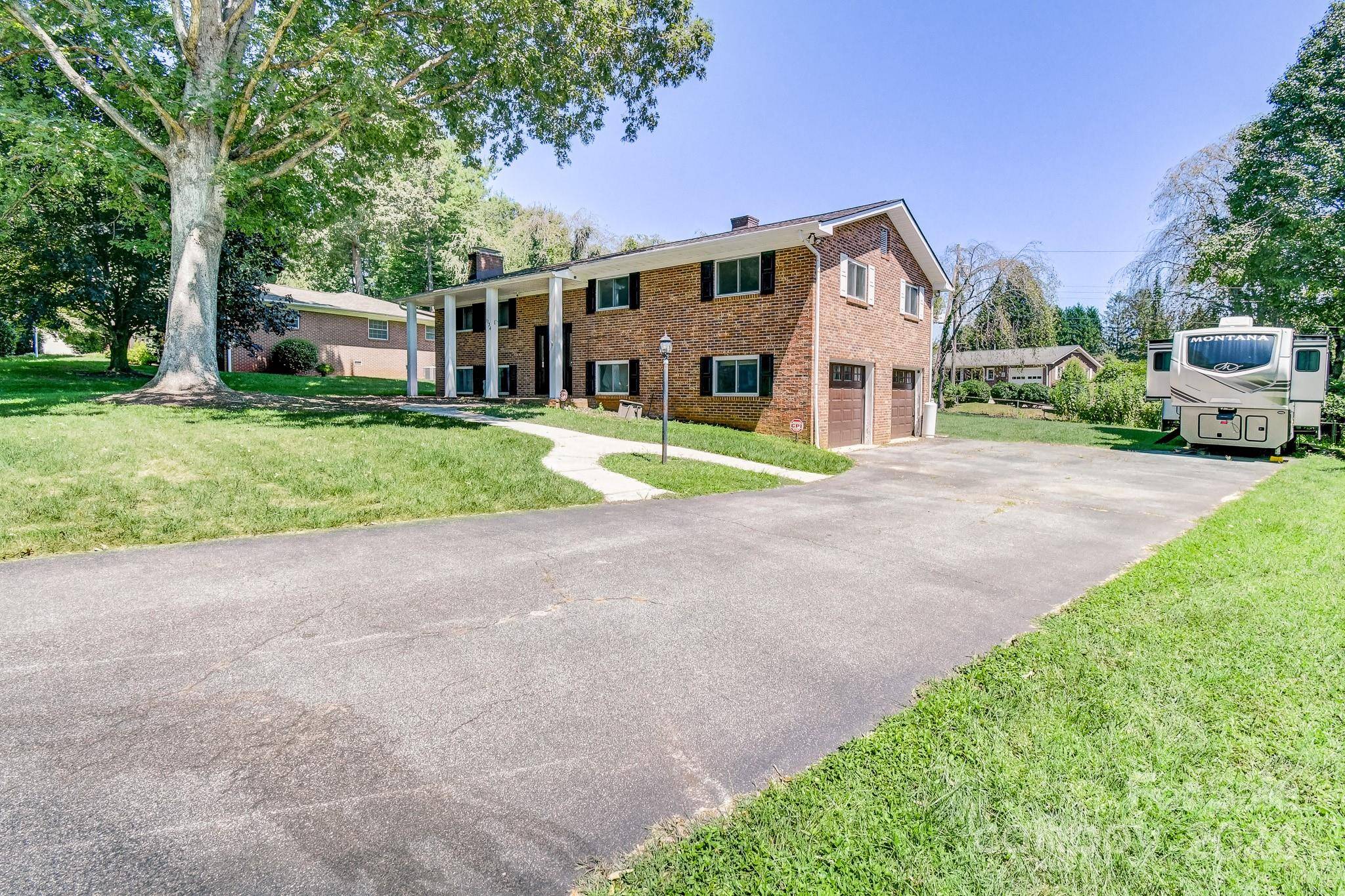 Hendersonville, NC 28792,1134 Carousel LN