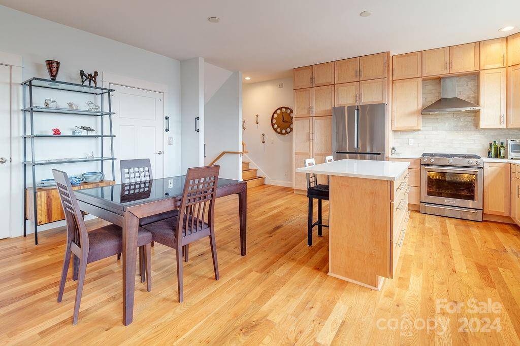 Asheville, NC 28804,406 Kessler PL
