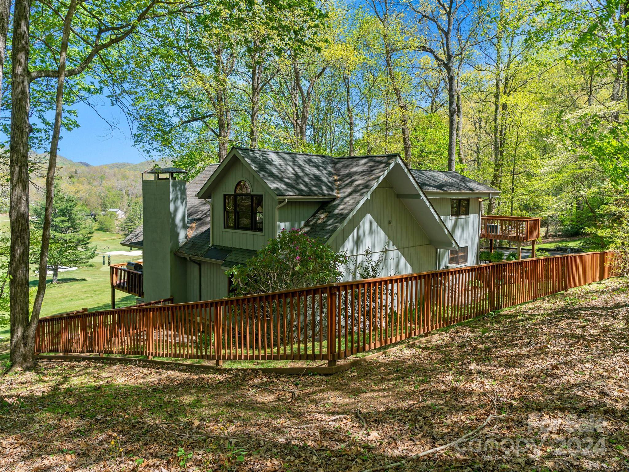 Burnsville, NC 28714,357 Fairway LOOP