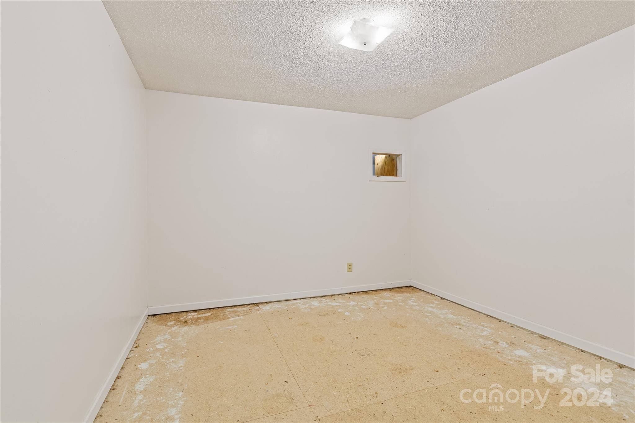 Tryon, NC 28782,160 Lasae LN