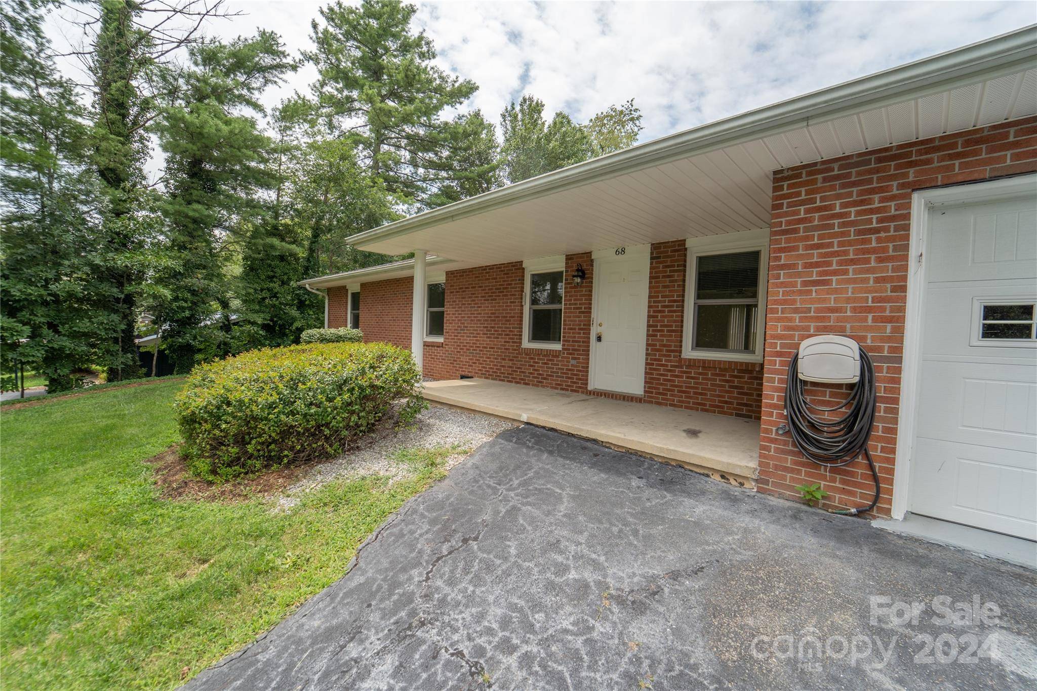 Hendersonville, NC 28792,50,54,64,68 Brookside DR