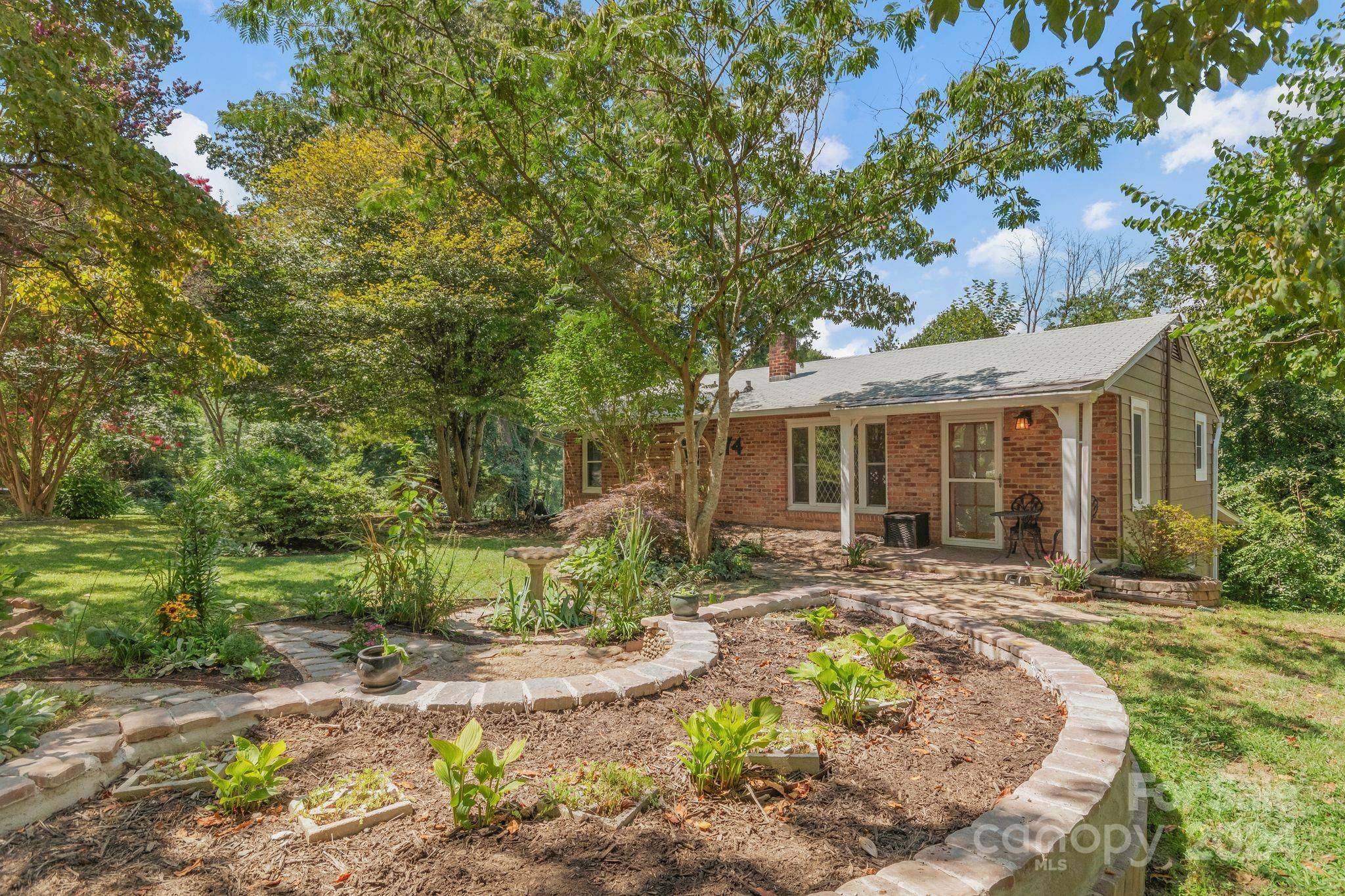 Asheville, NC 28806,74 Lakeside DR