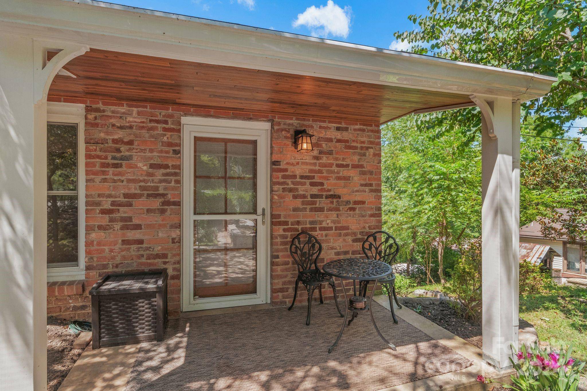 Asheville, NC 28806,74 Lakeside DR