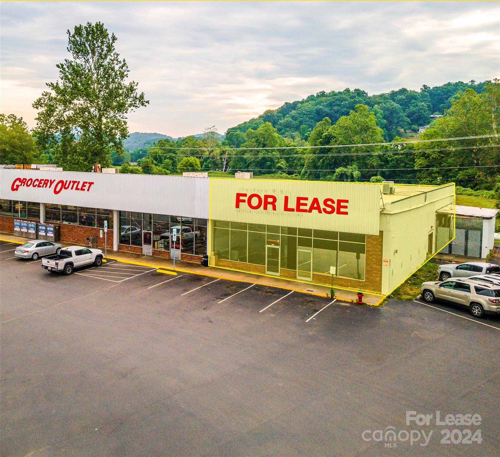 Waynesville, NC 28786,263 Waynesville PLZ