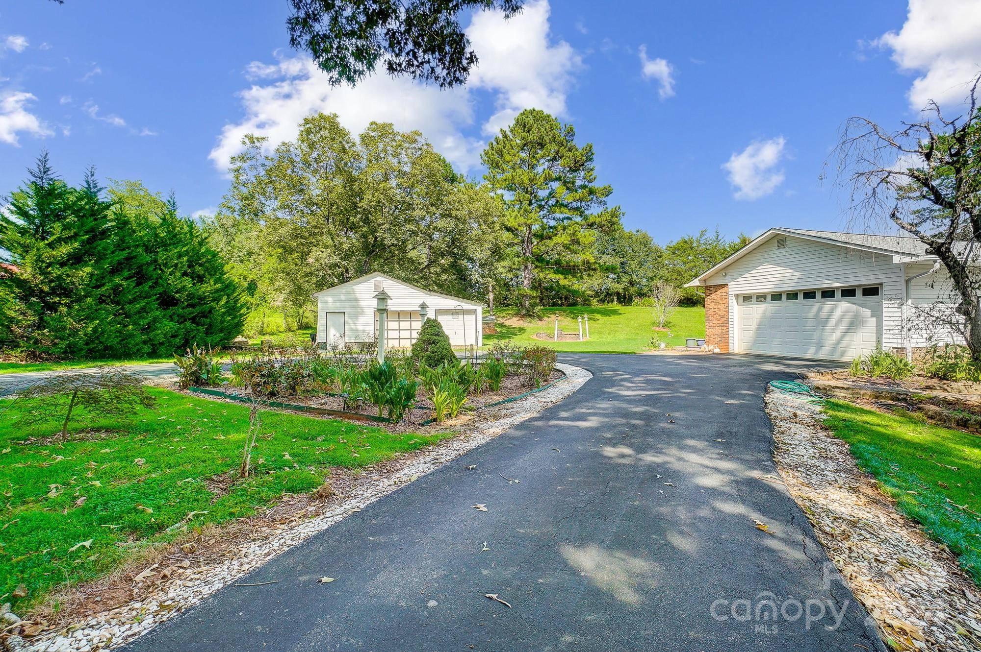 Dallas, NC 28034,470 Alexis High Shoals RD