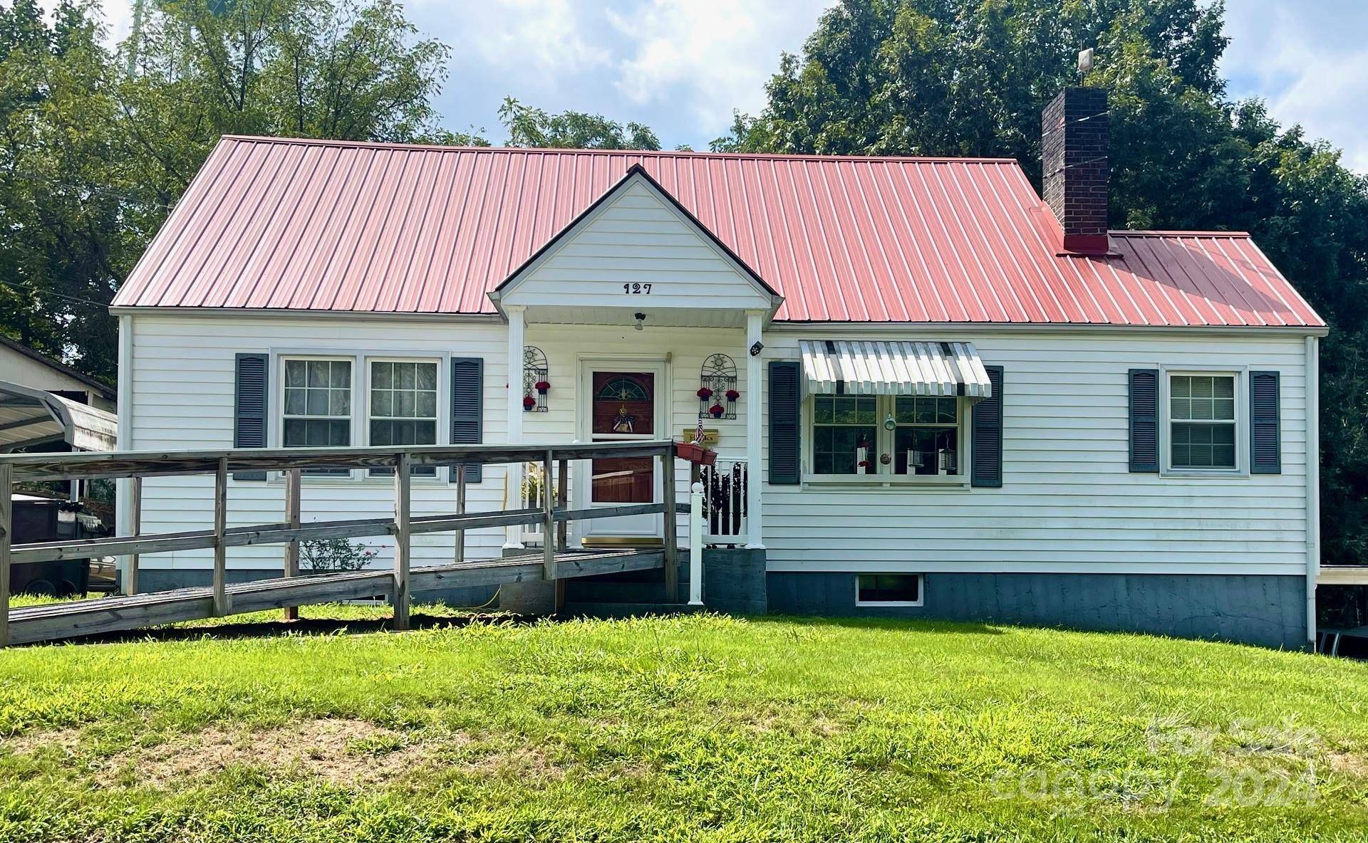 Elkin, NC 28621,127 Young ST