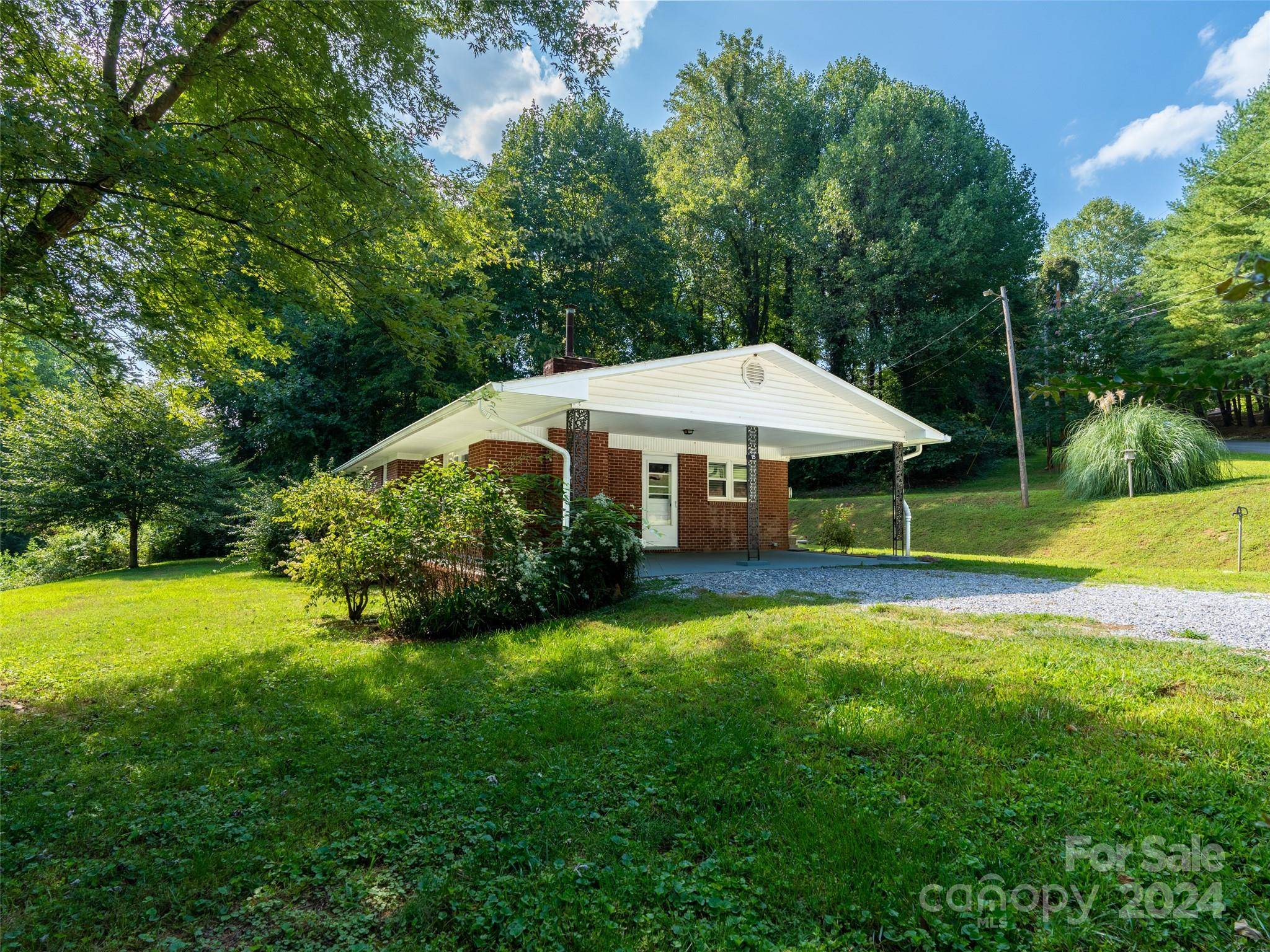 Marion, NC 28752,15 Lakeview DR N