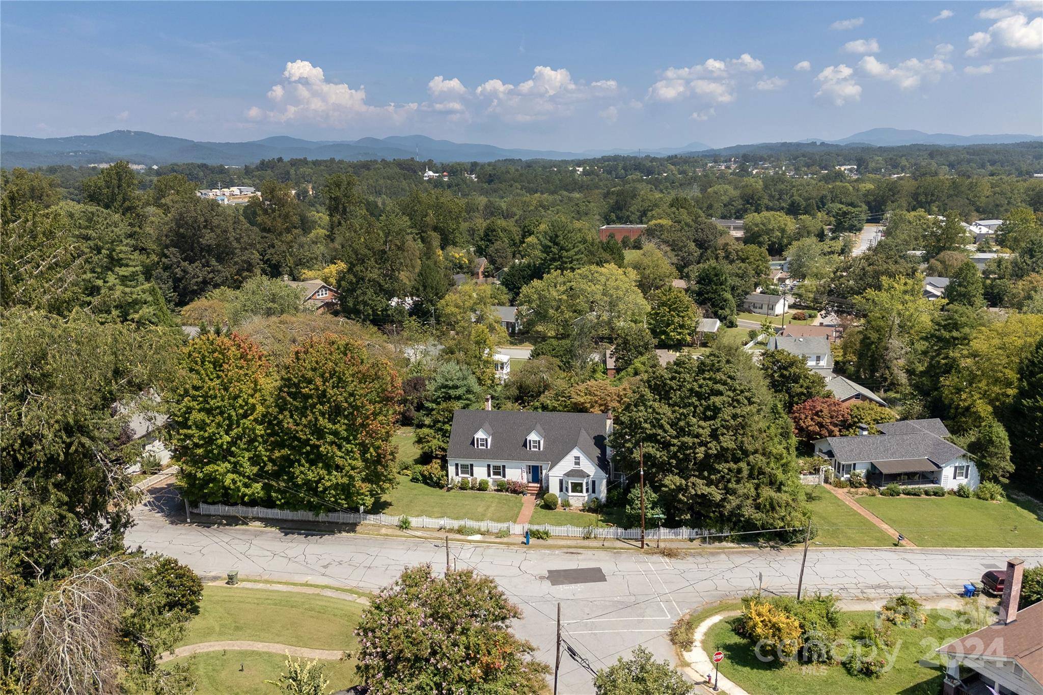 Hendersonville, NC 28792,1134 Highland AVE