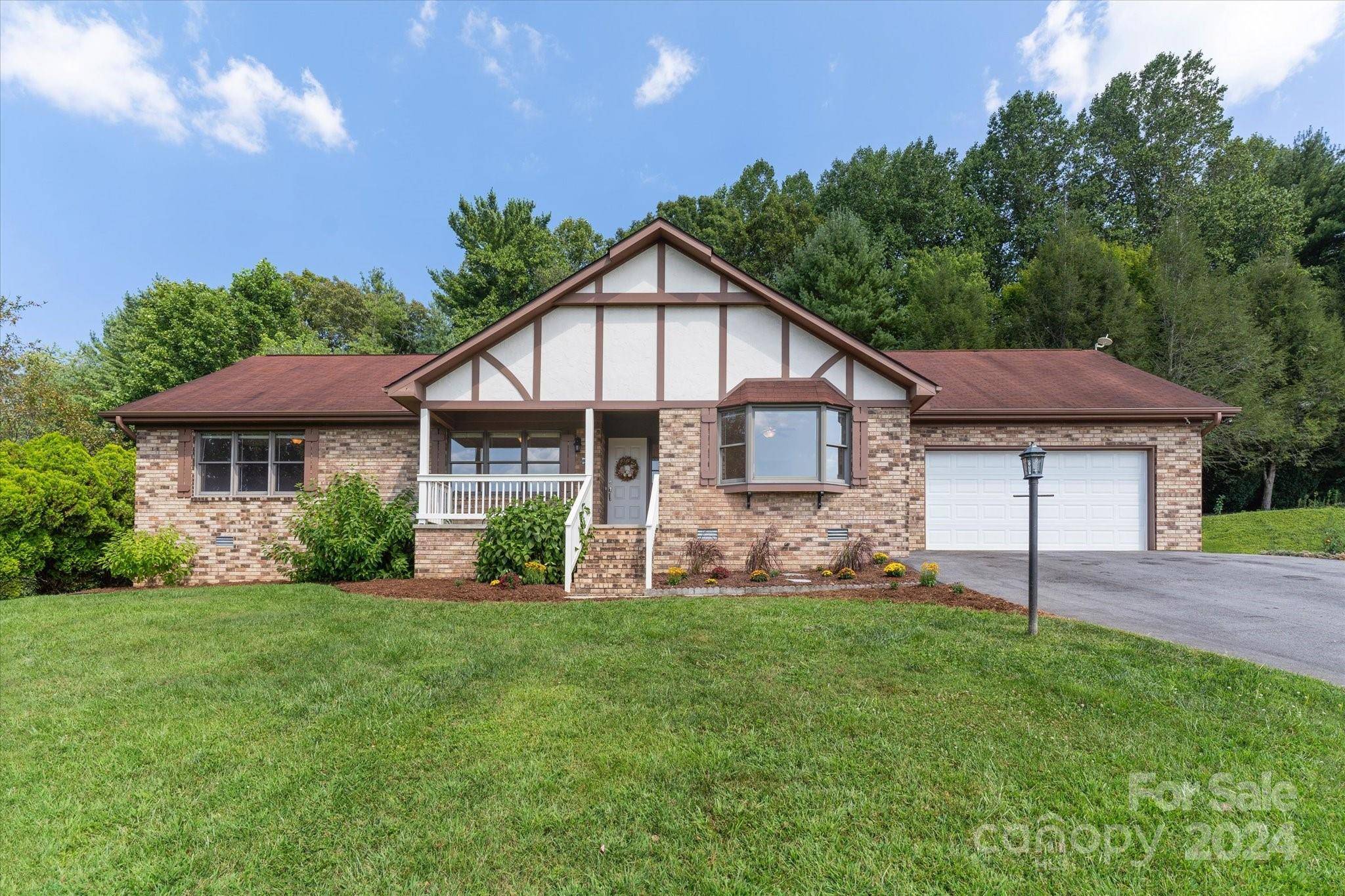 Hendersonville, NC 28739,121 Mountain Valley DR