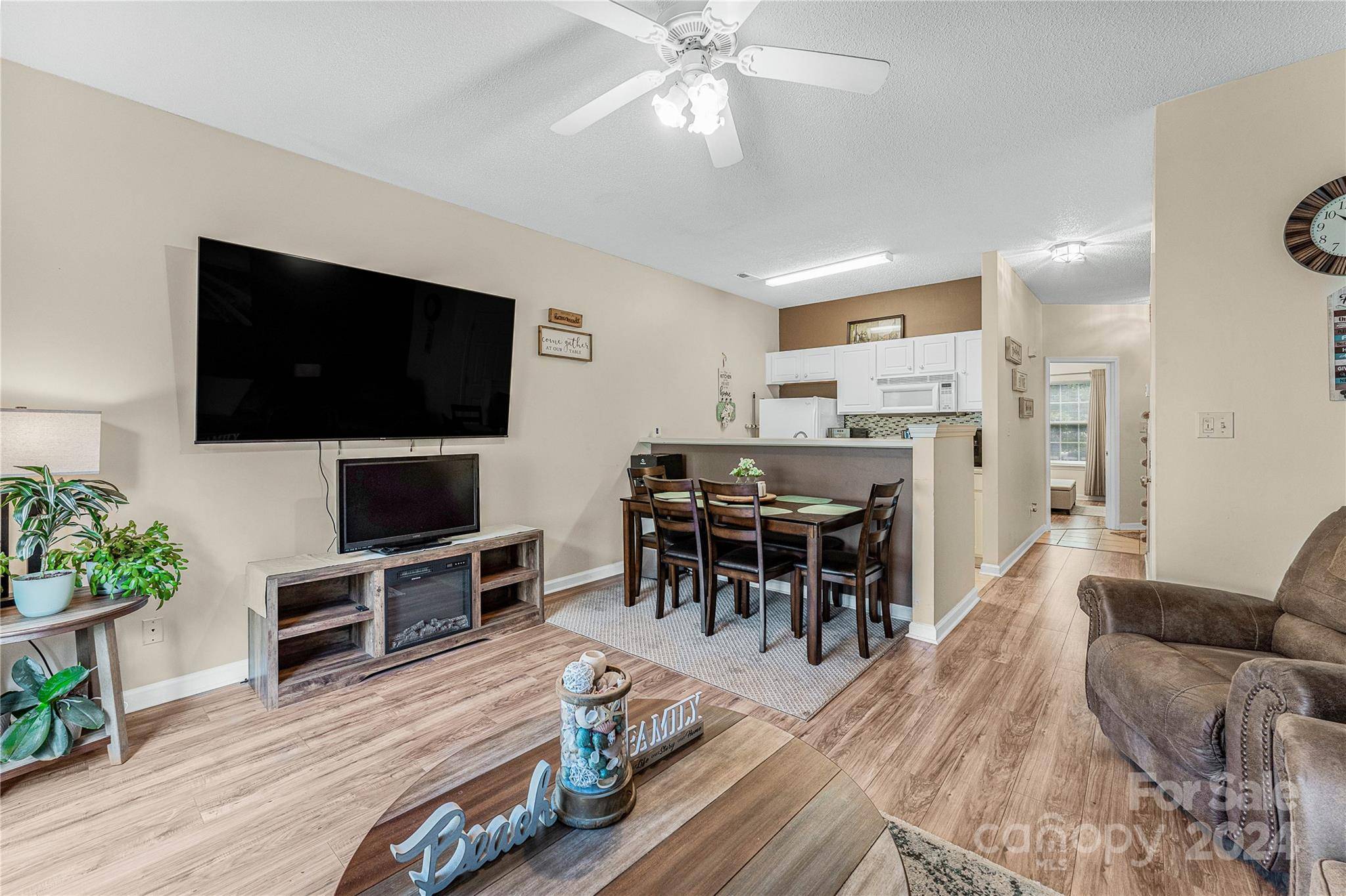 Myrtle Beach, SC 29577,502 Beachwalk PL