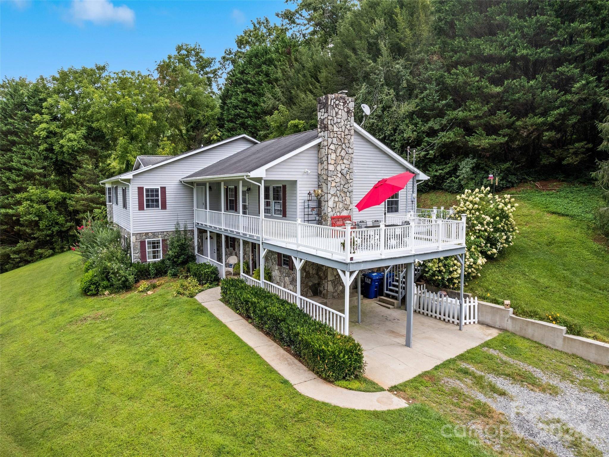 Bryson City, NC 28713,359 Husky RD