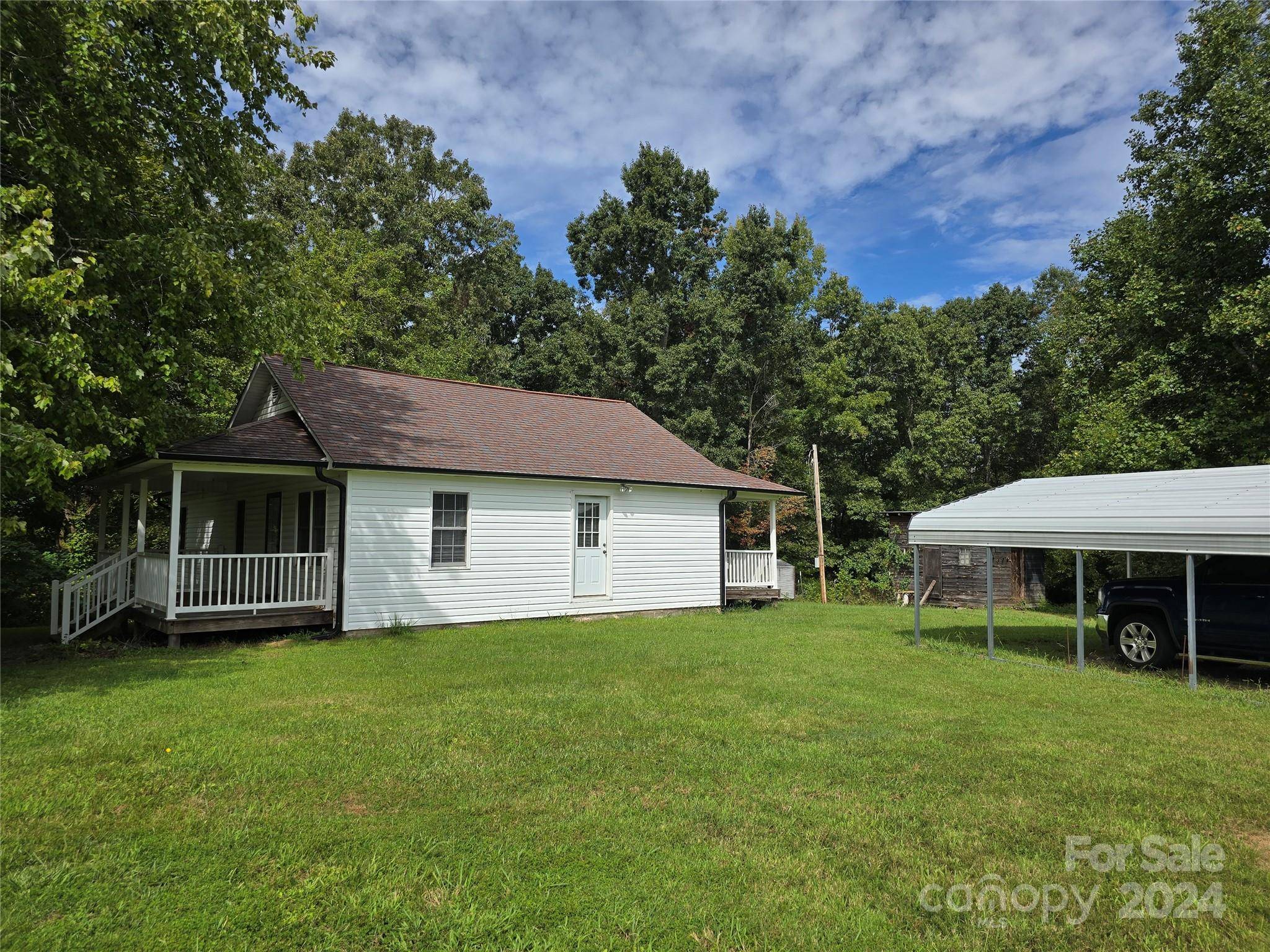 Yadkinville, NC 27055,239 Reavis RD