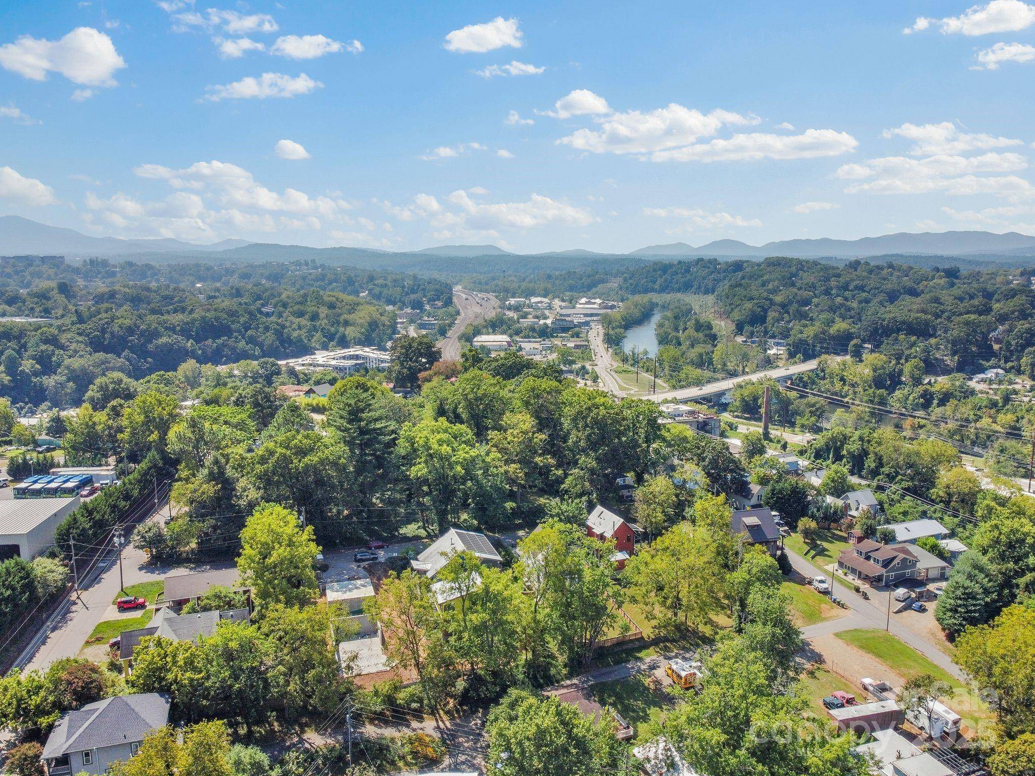 Asheville, NC 28801,5 Club ST