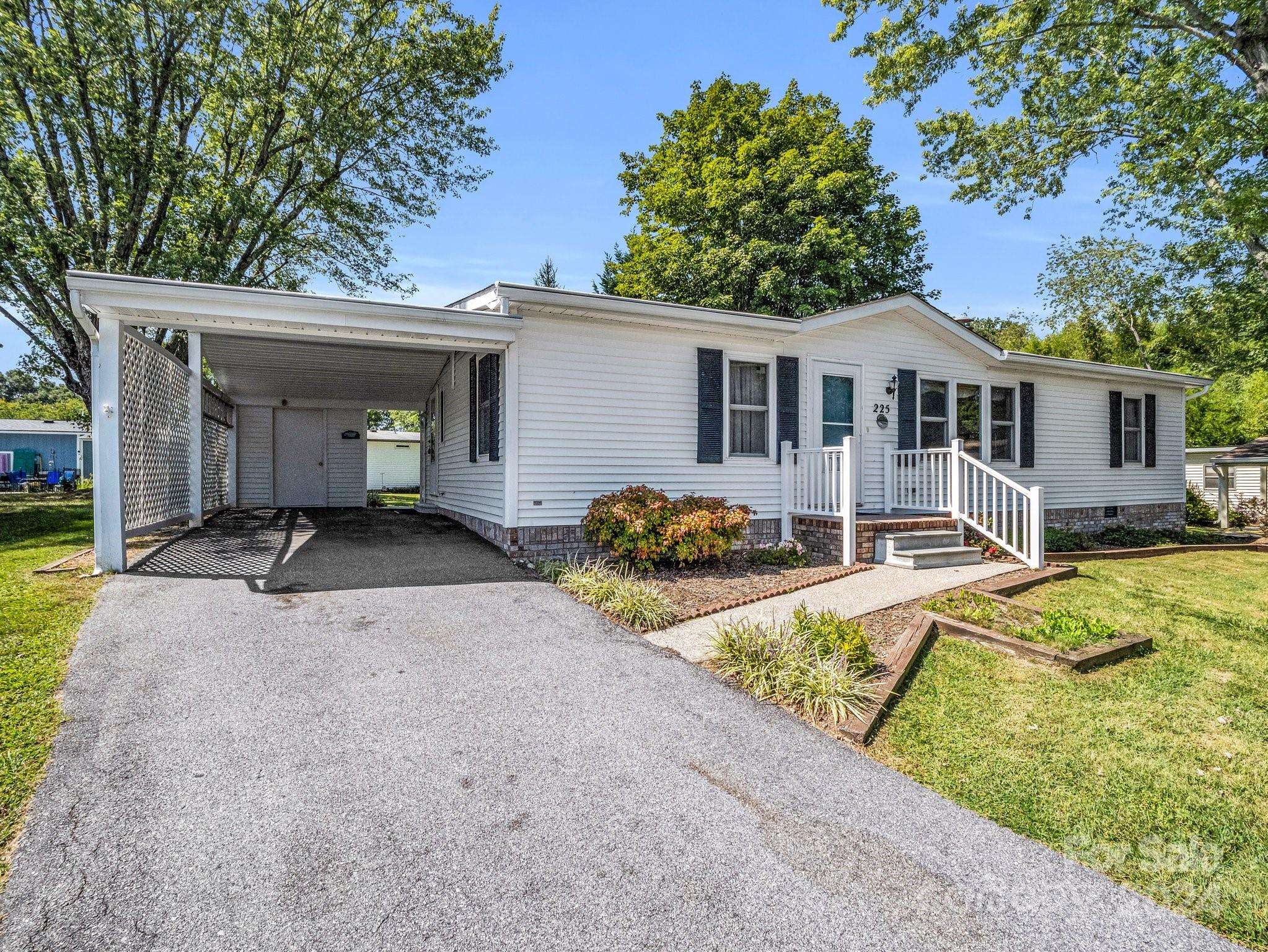 Hendersonville, NC 28792,225 Cranbrook CIR