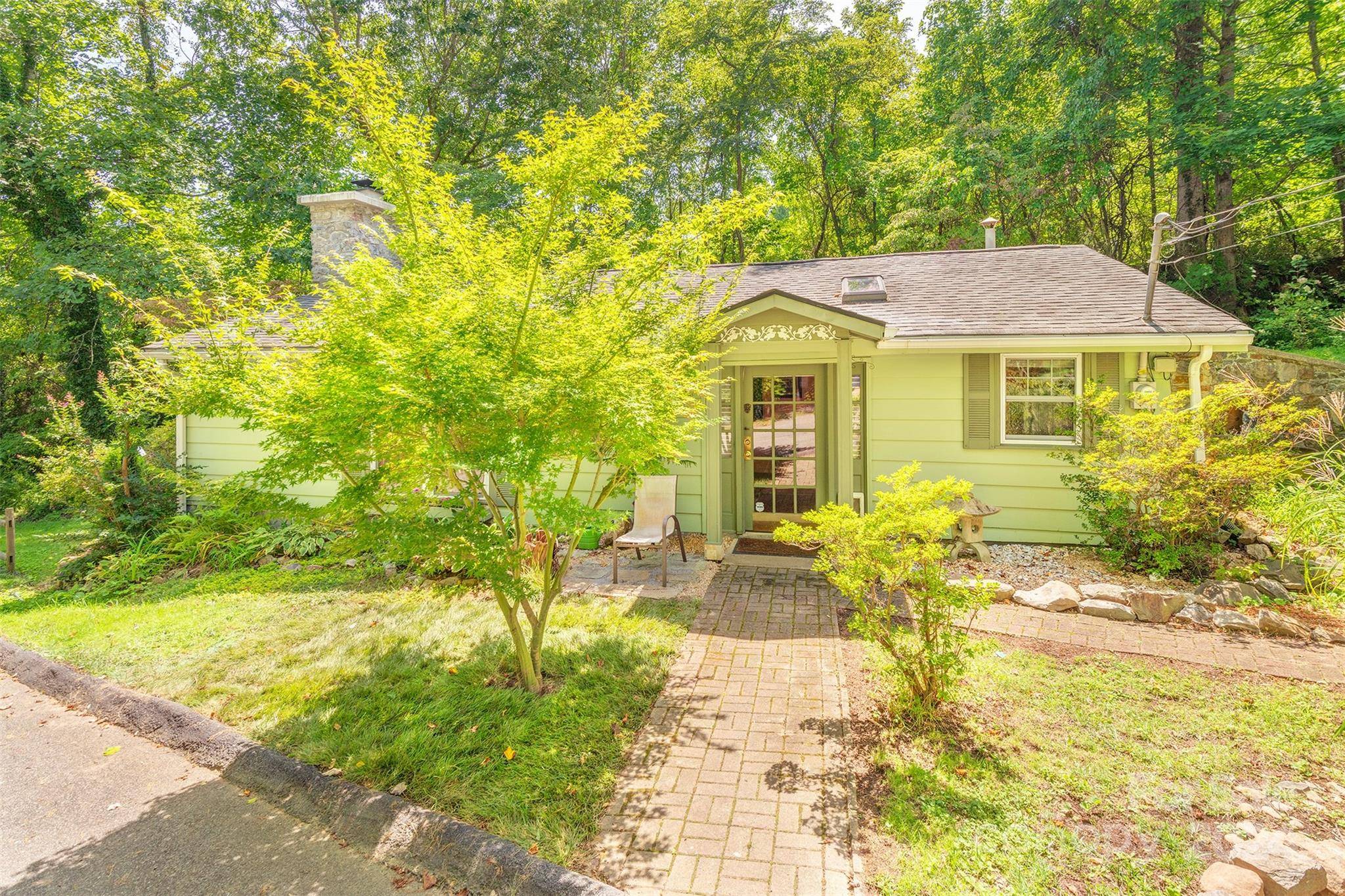 Asheville, NC 28805,12 Rollingwood RD