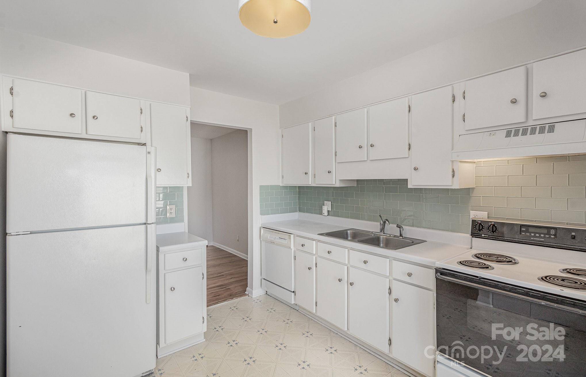 Charlotte, NC 28212,7846 Hummingbird LN