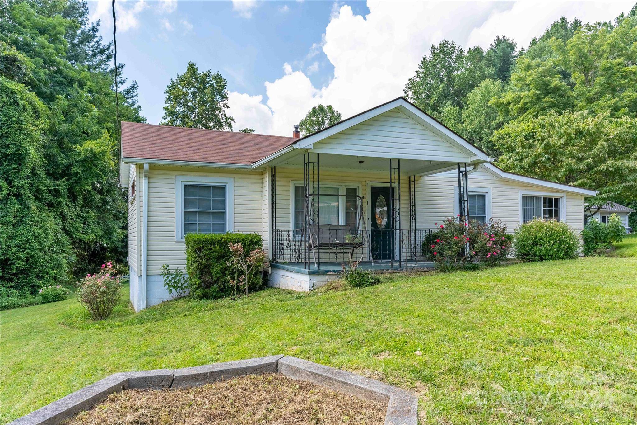 Hendersonville, NC 28791,225 Norleon AVE