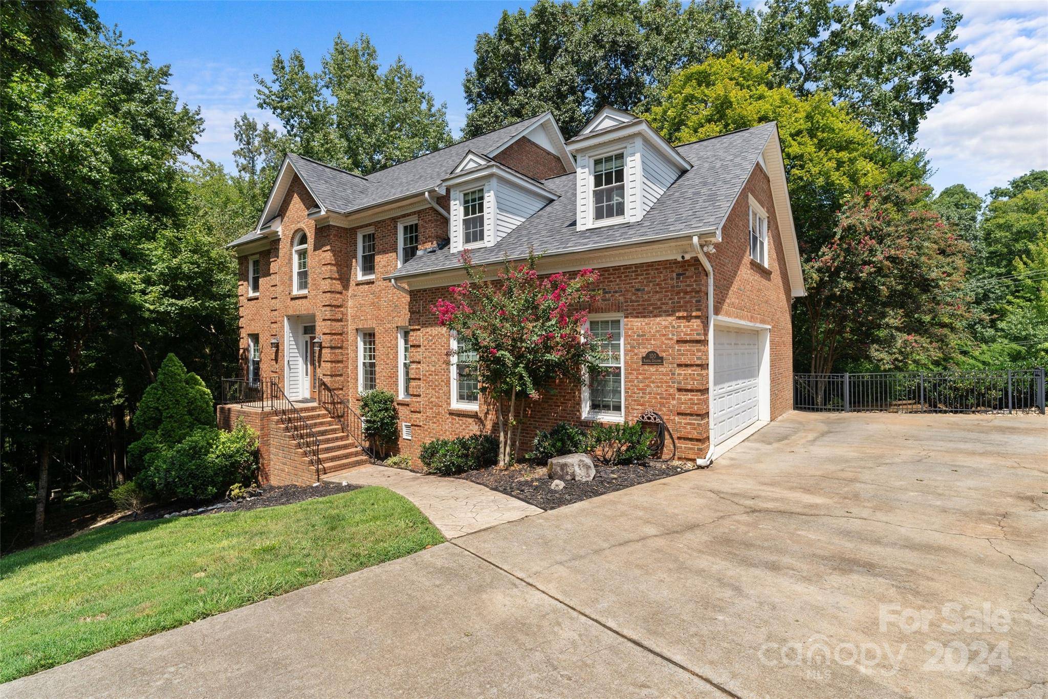 Charlotte, NC 28270,100 Samuel Guilford CT