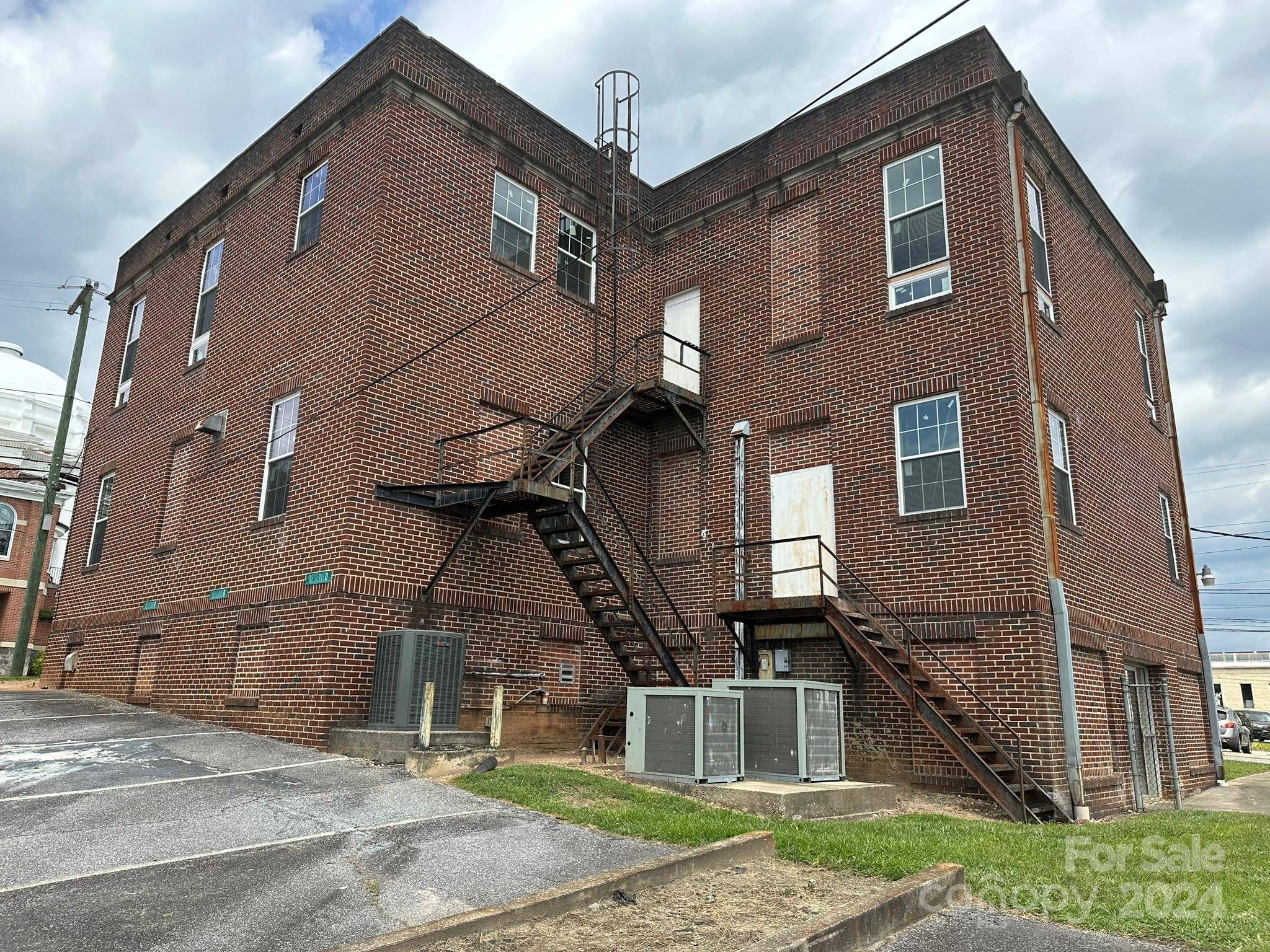 Lenoir, NC 28645,901 Ashe AVE NW