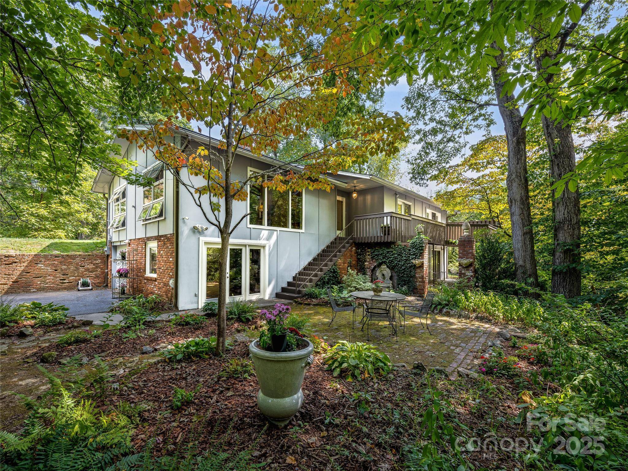 Asheville, NC 28804,5 Hillcrest RD E