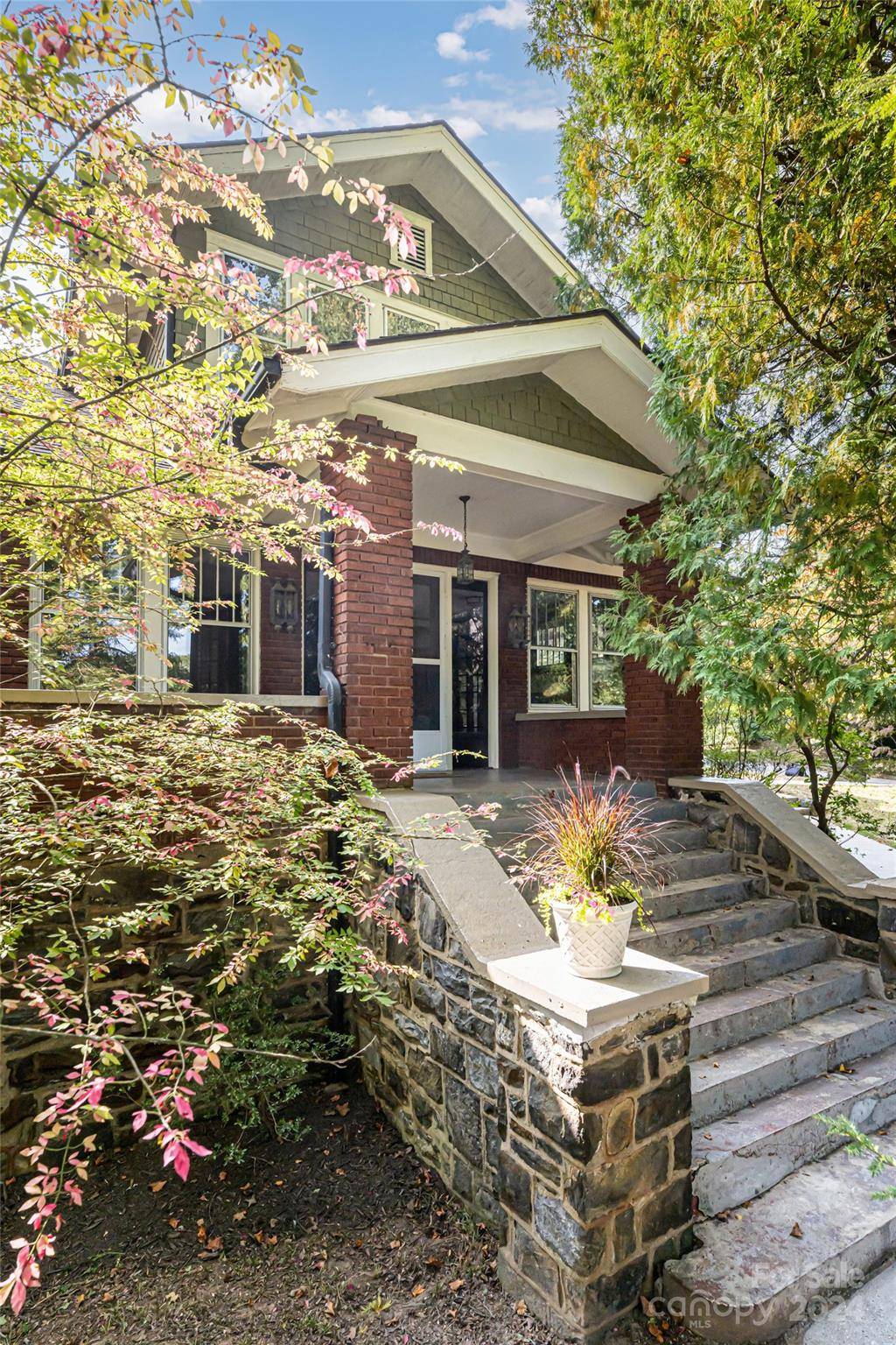 Asheville, NC 28803,56 Sherwood RD