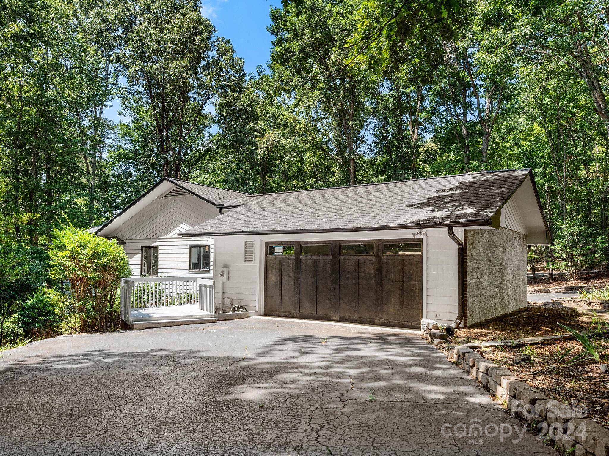 Columbus, NC 28722,565 Mountain Laurel DR