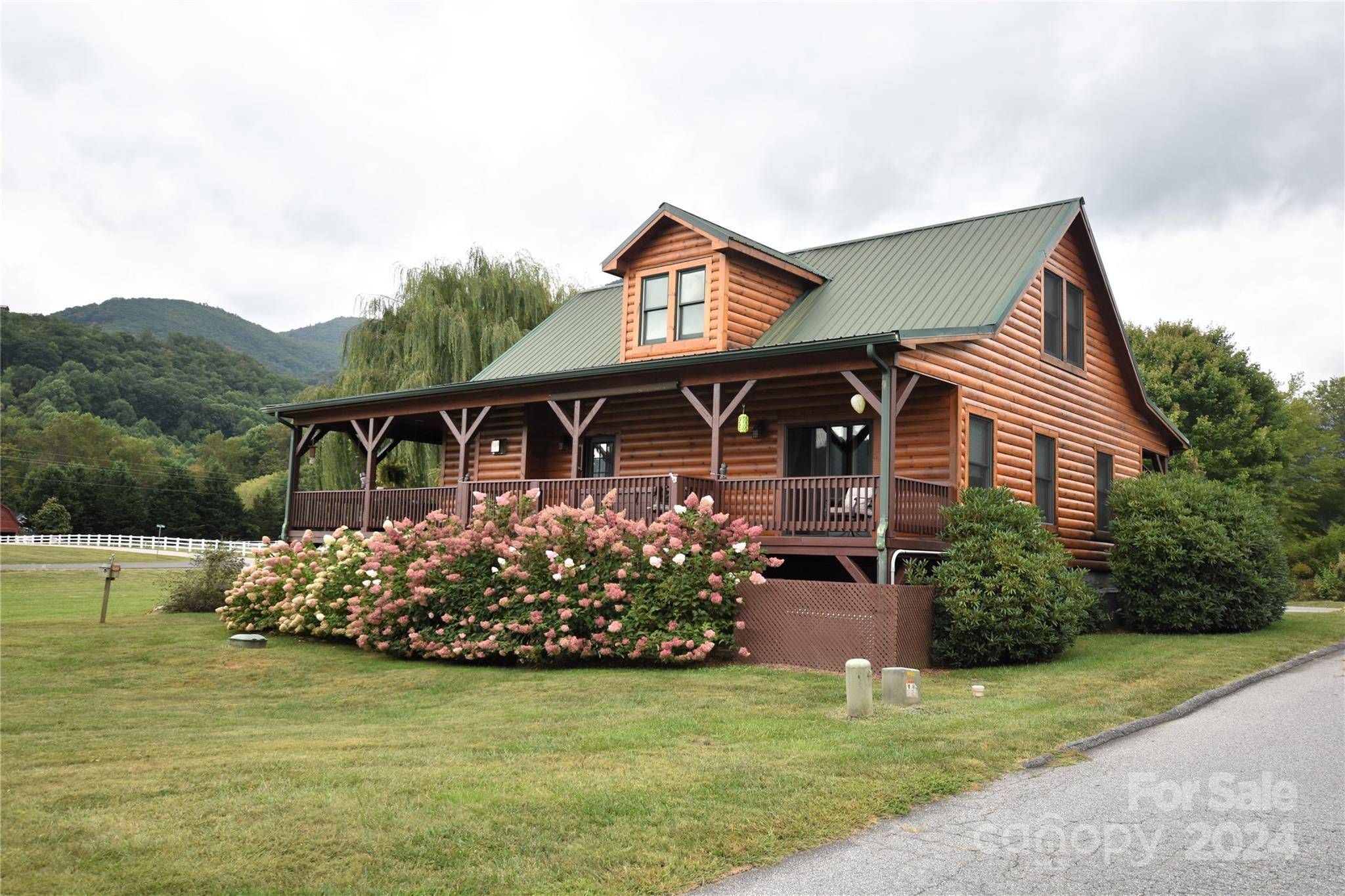 Maggie Valley, NC 28751,170 Panoramic LOOP