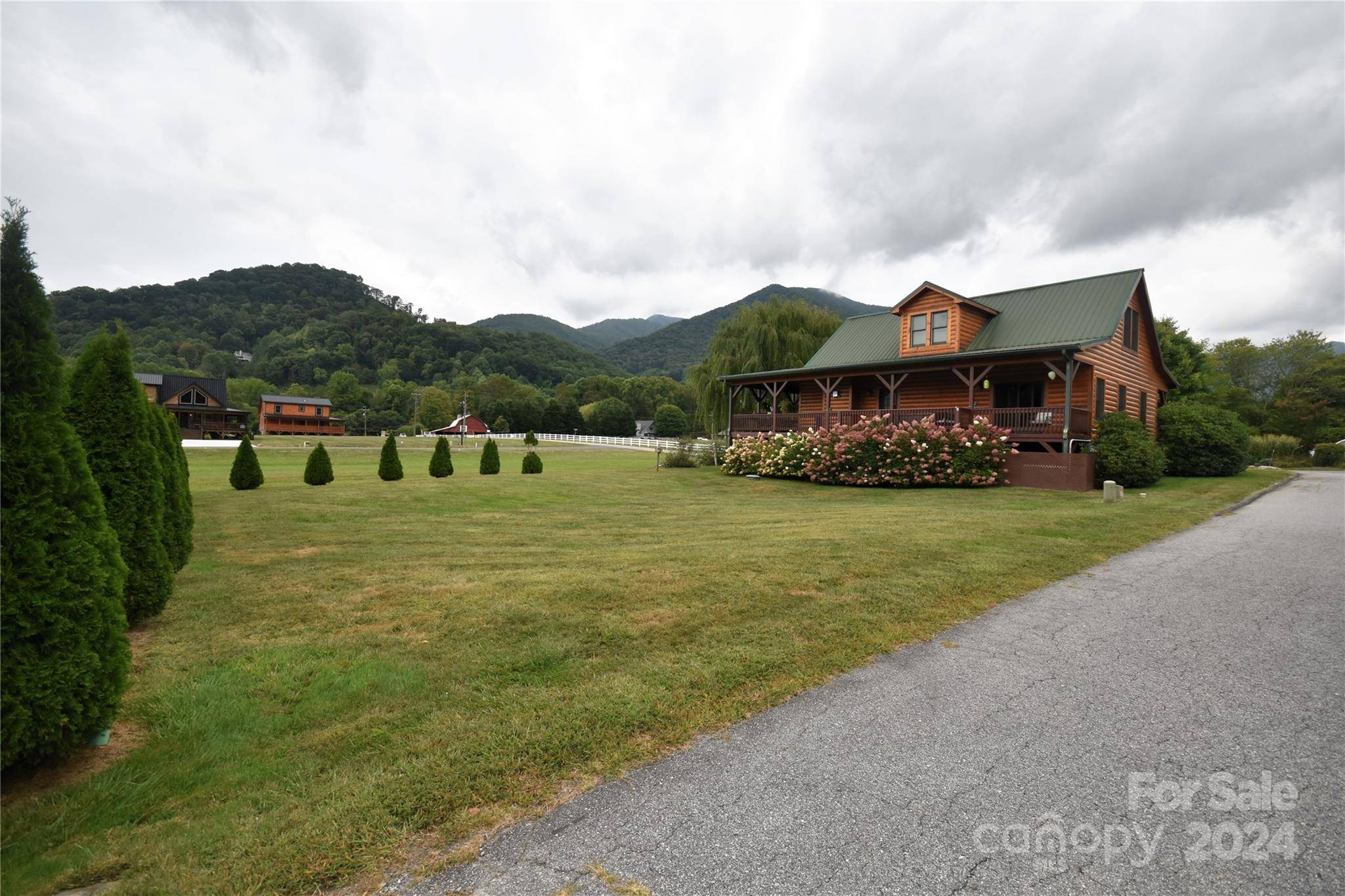 Maggie Valley, NC 28751,170 Panoramic LOOP