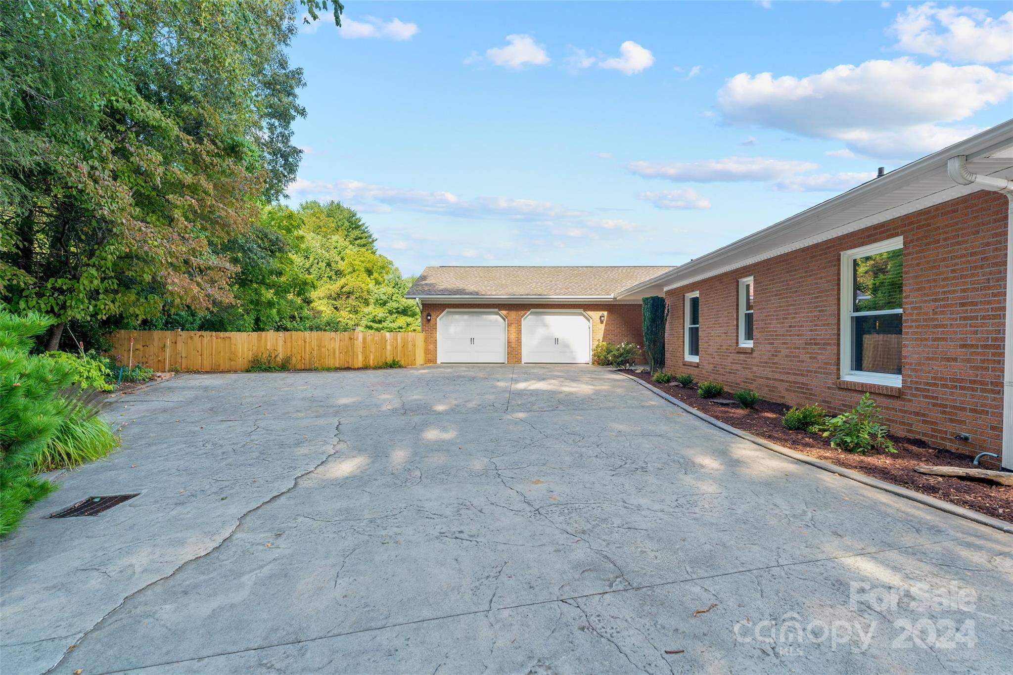 Hendersonville, NC 28739,7 Chantilly PL