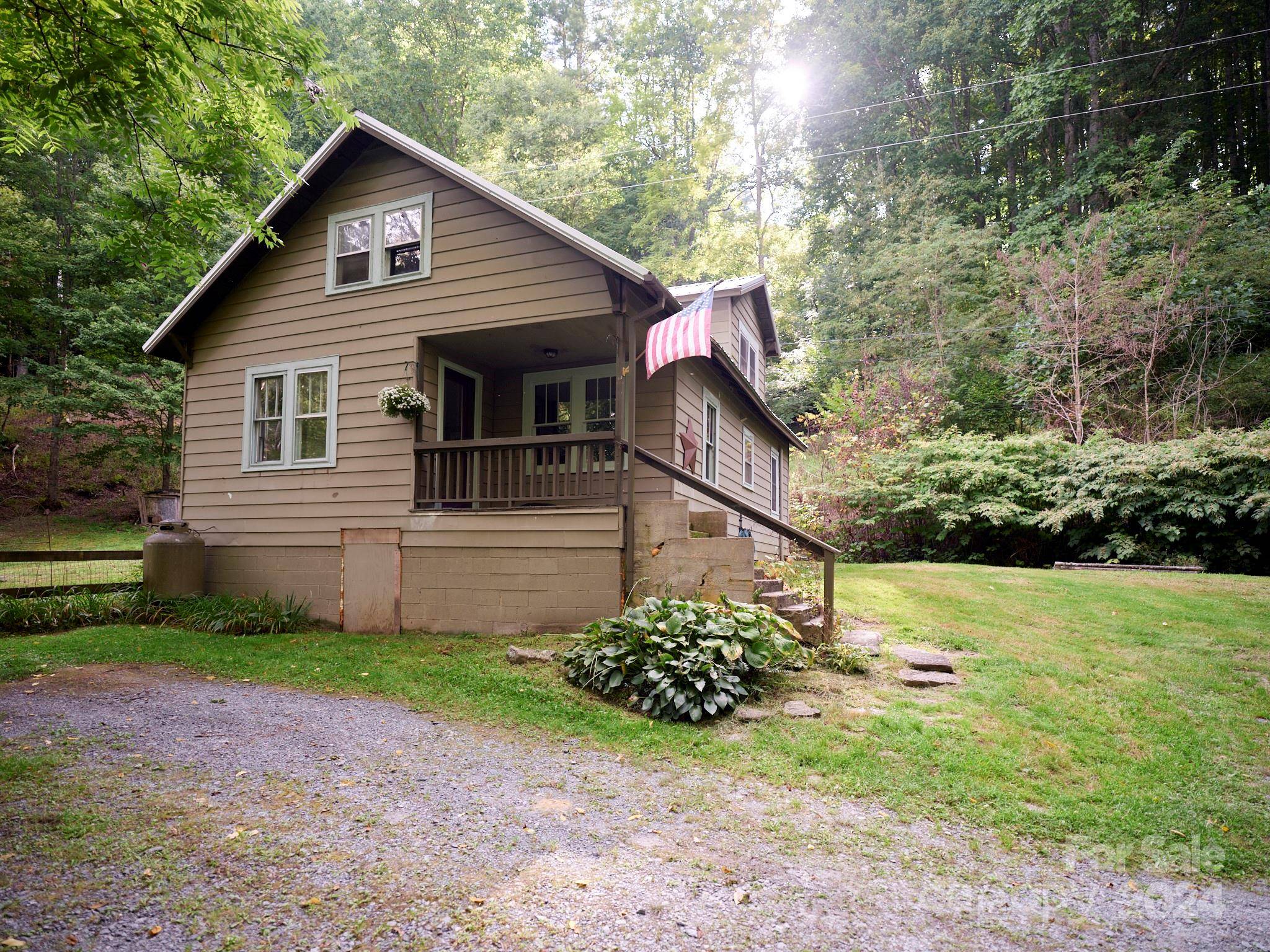 Elk Park, NC 28622,245 Tom Laws LN