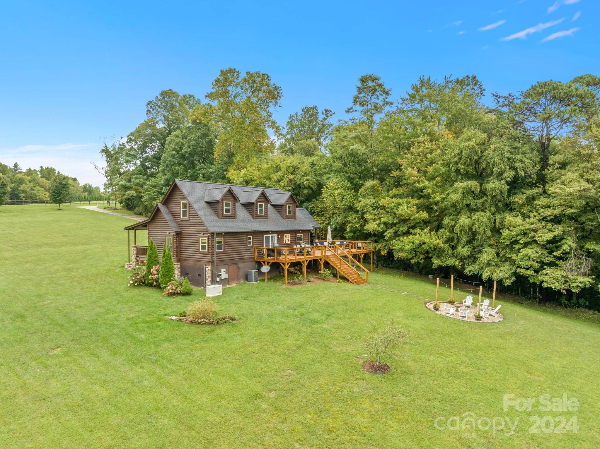 Hendersonville, NC 28792,185 Grand Oaks DR